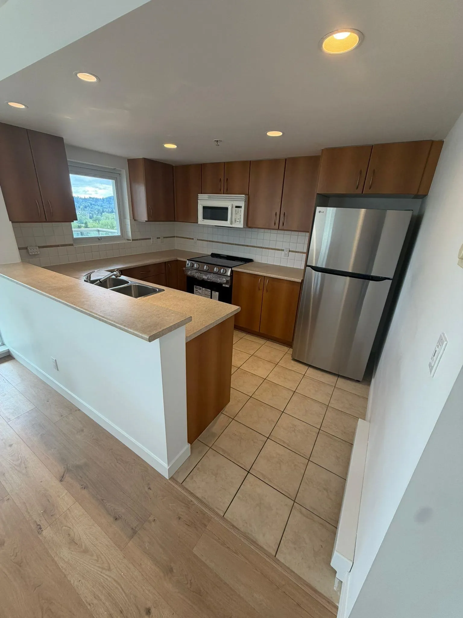 235 Guildford Way #1603
