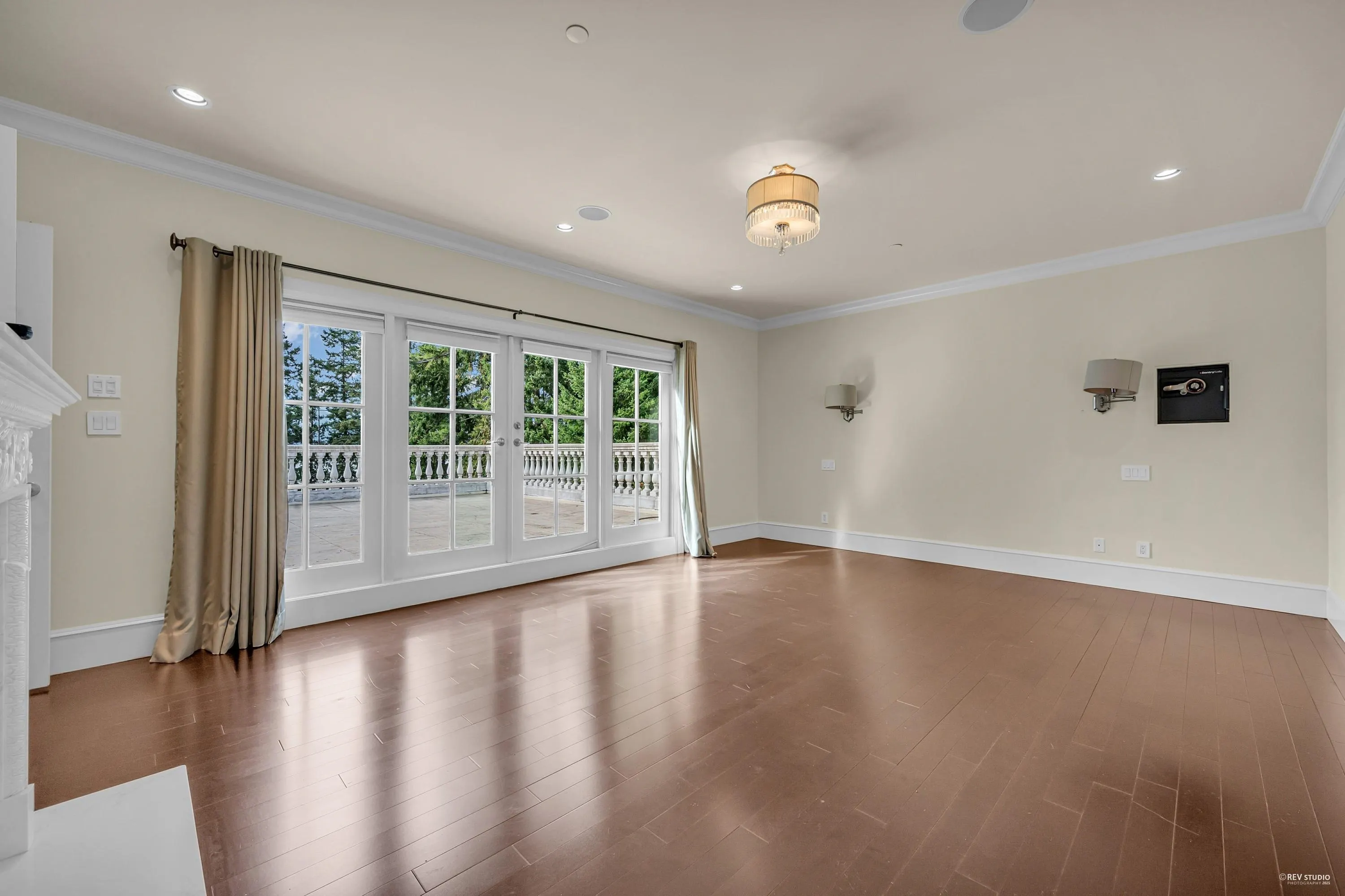 6089 Gleneagles Drive