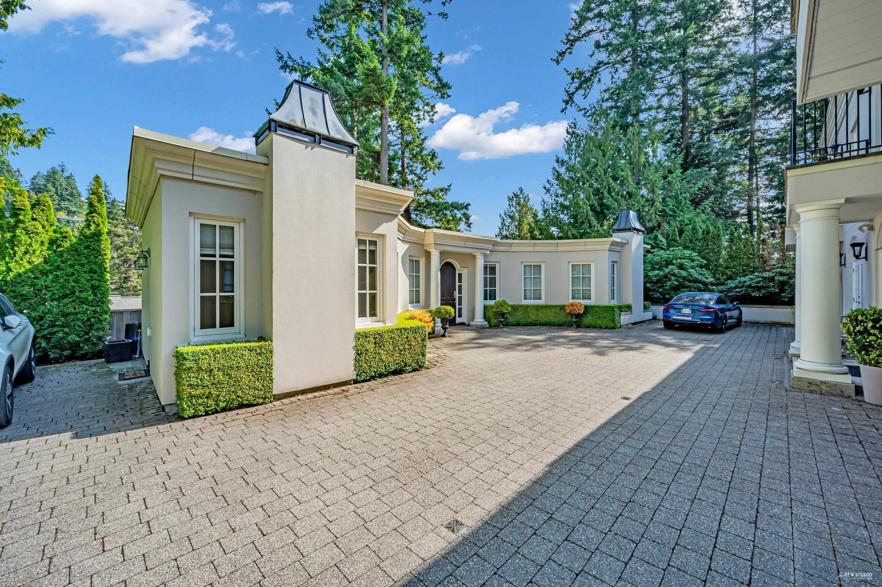 6089 Gleneagles Drive