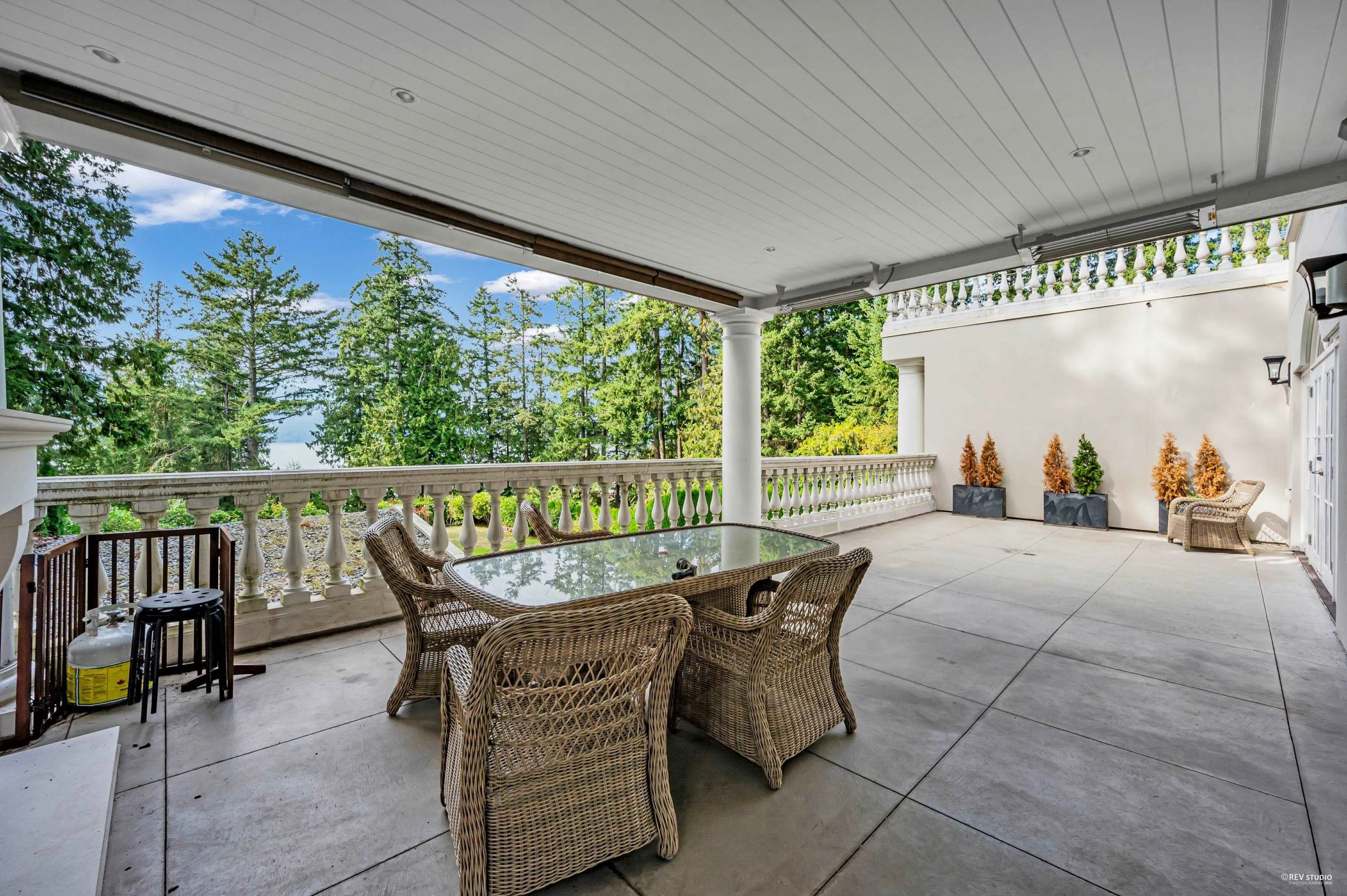 6089 Gleneagles Drive
