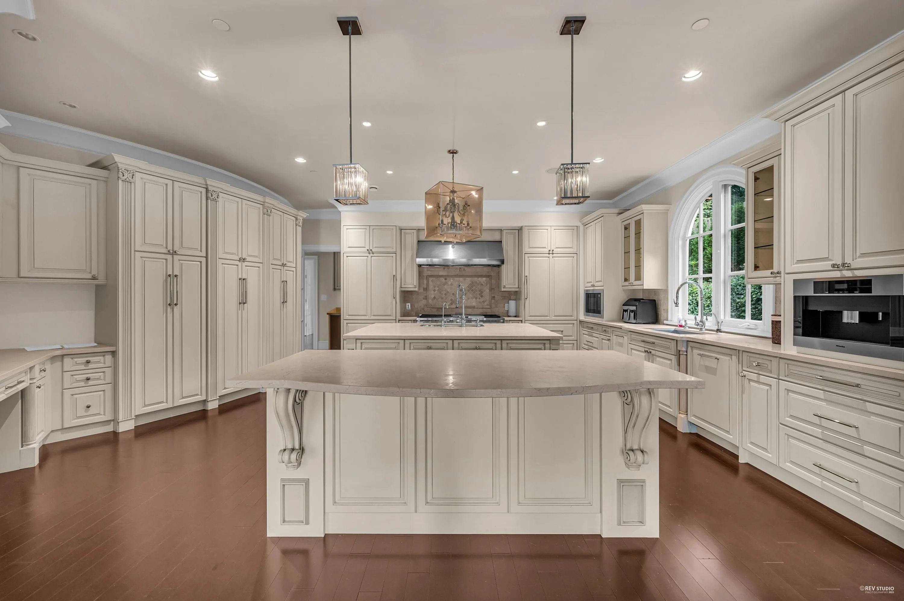 6089 Gleneagles Drive