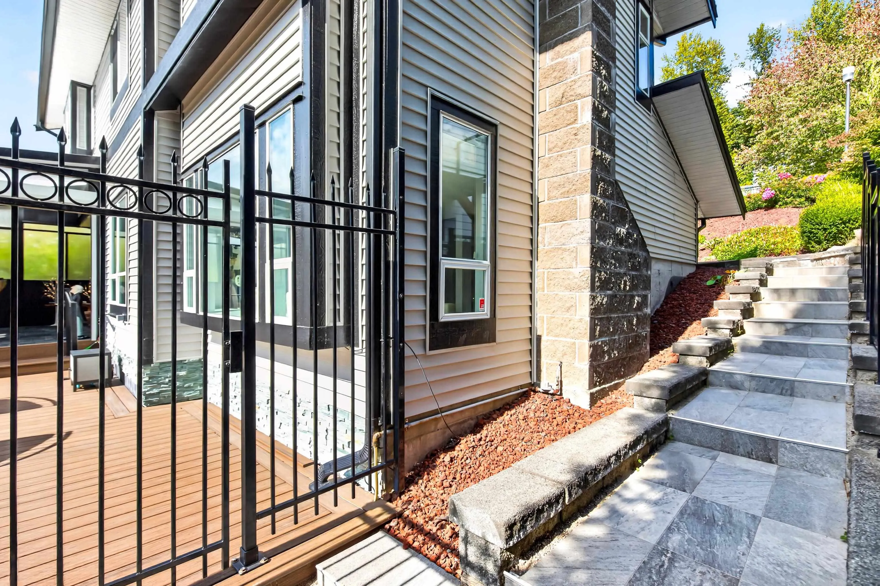 647 Thurston Close