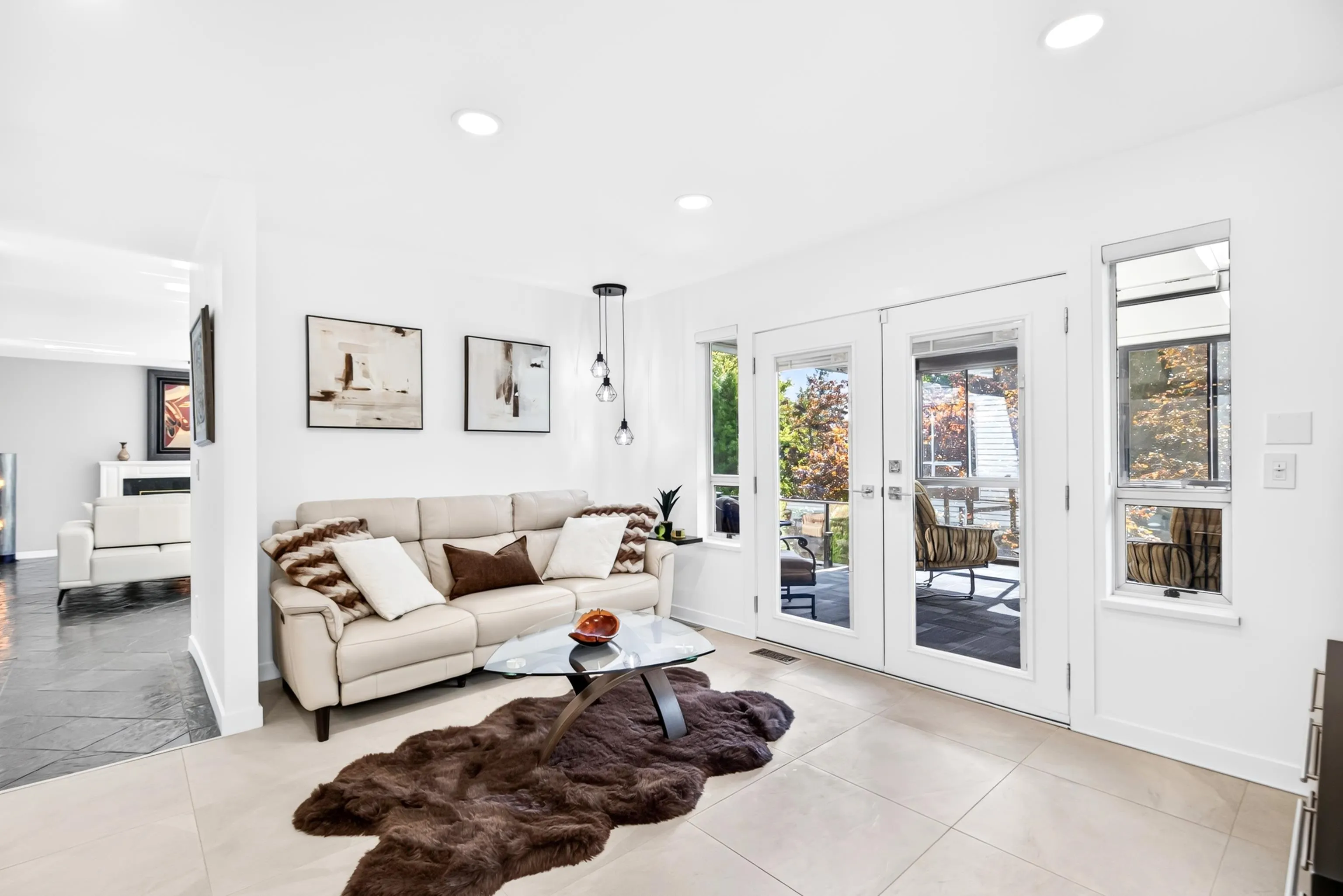 647 Thurston Close