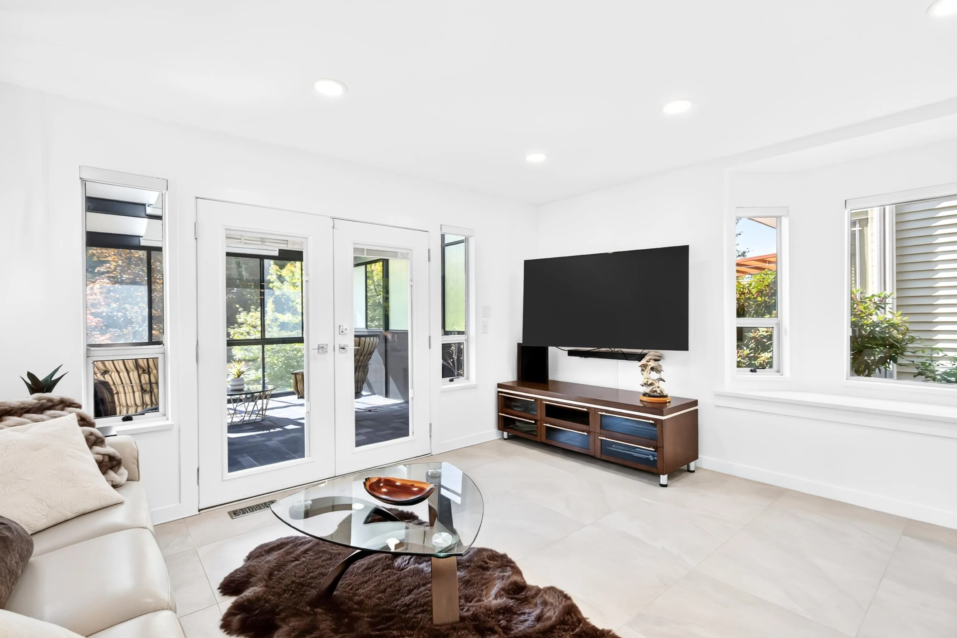 647 Thurston Close
