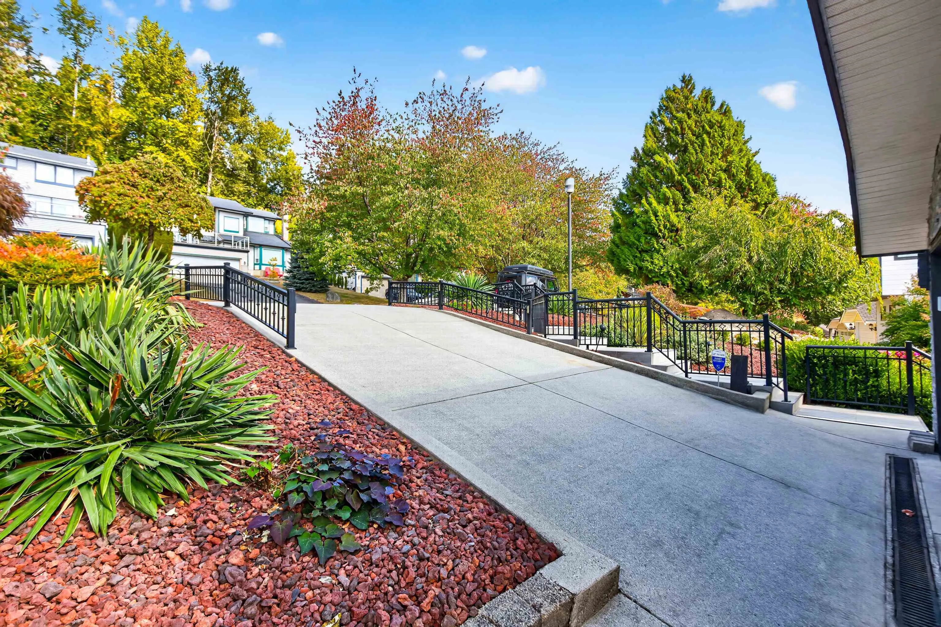 647 Thurston Close