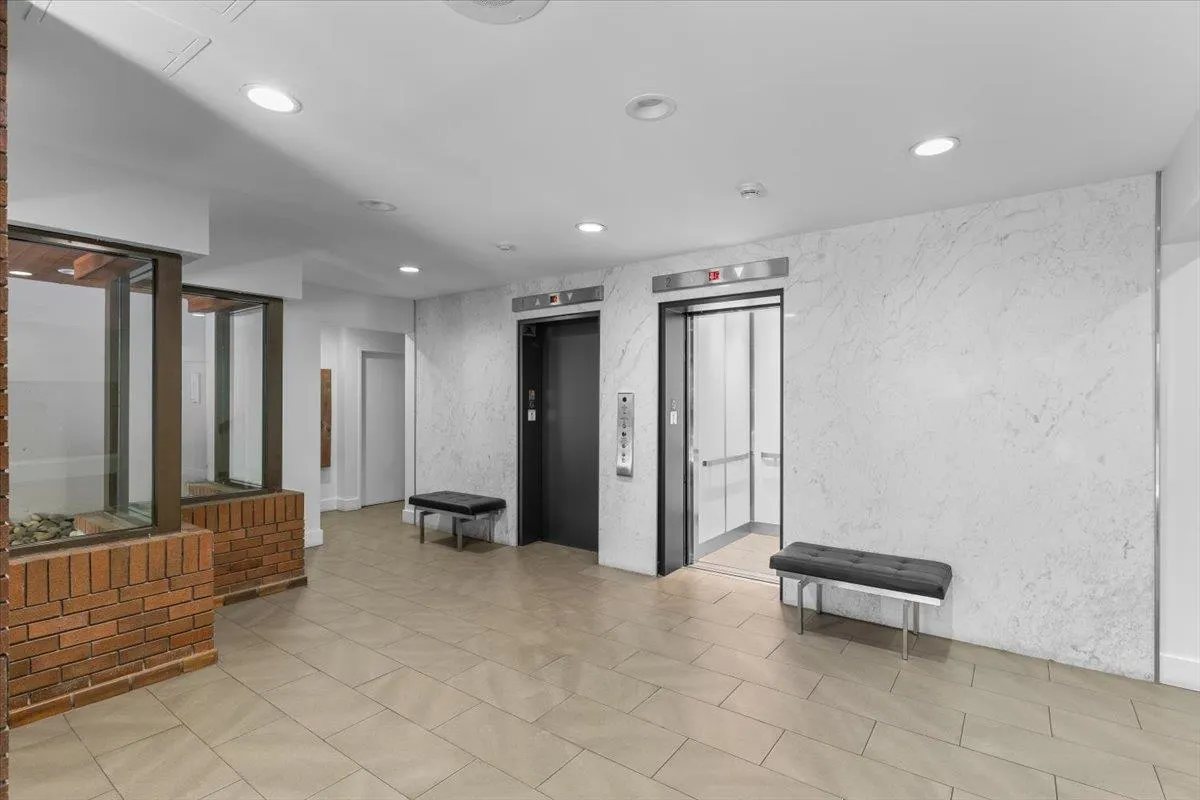1127 Barclay Street #904