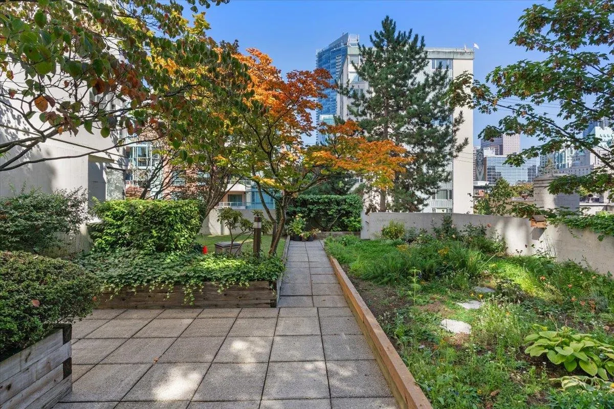 1127 Barclay Street #904