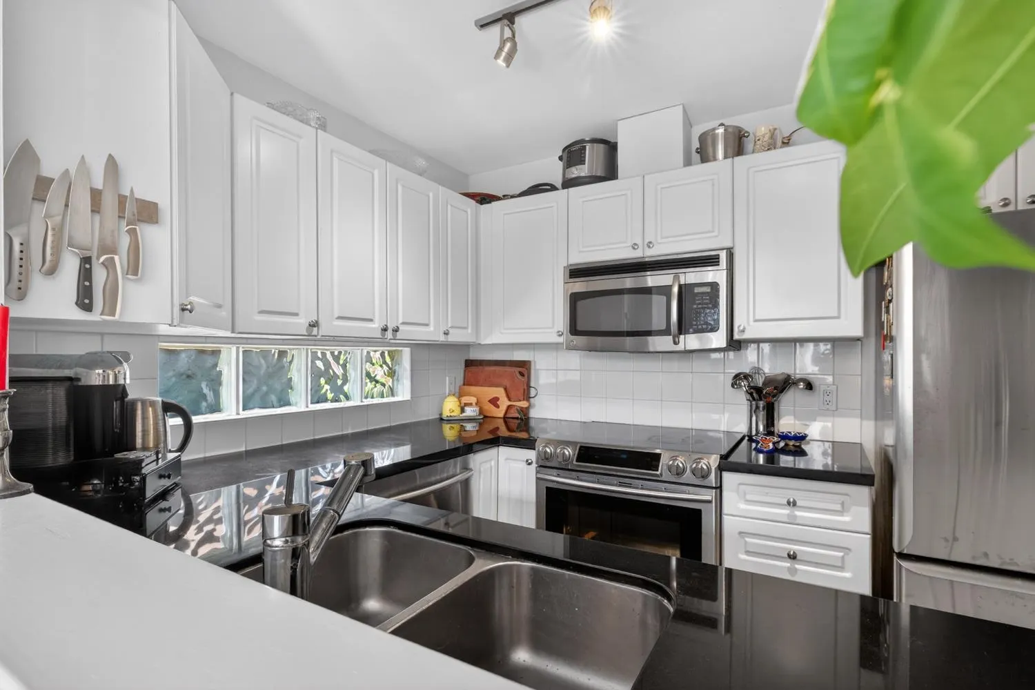 2950 W 8th Avenue