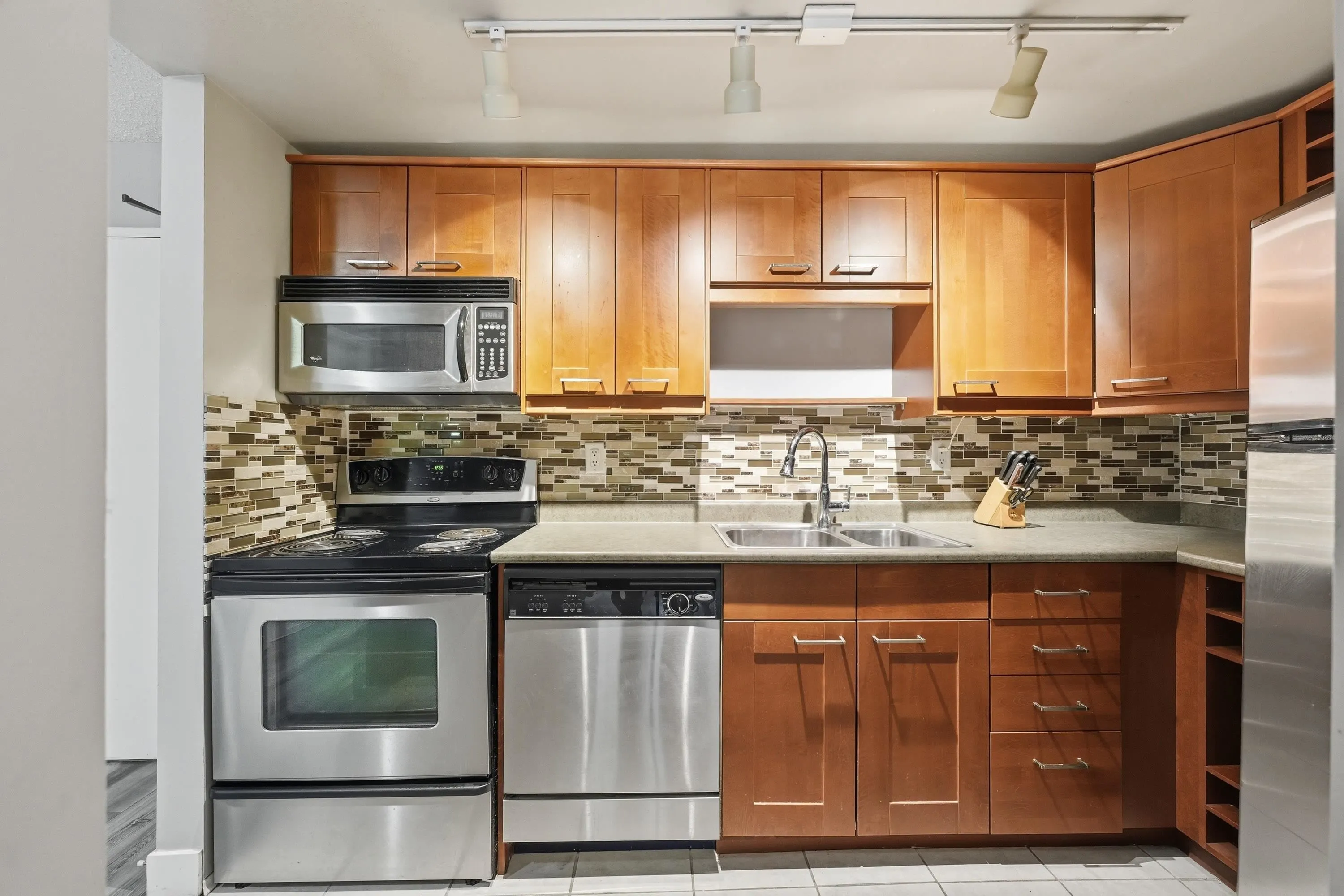 423 Agnes Street #106