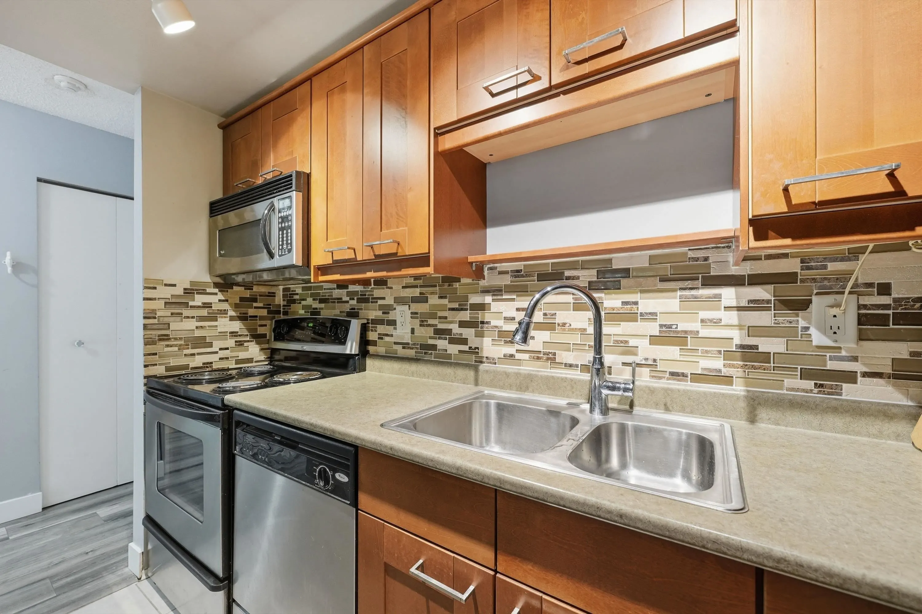 423 Agnes Street #106