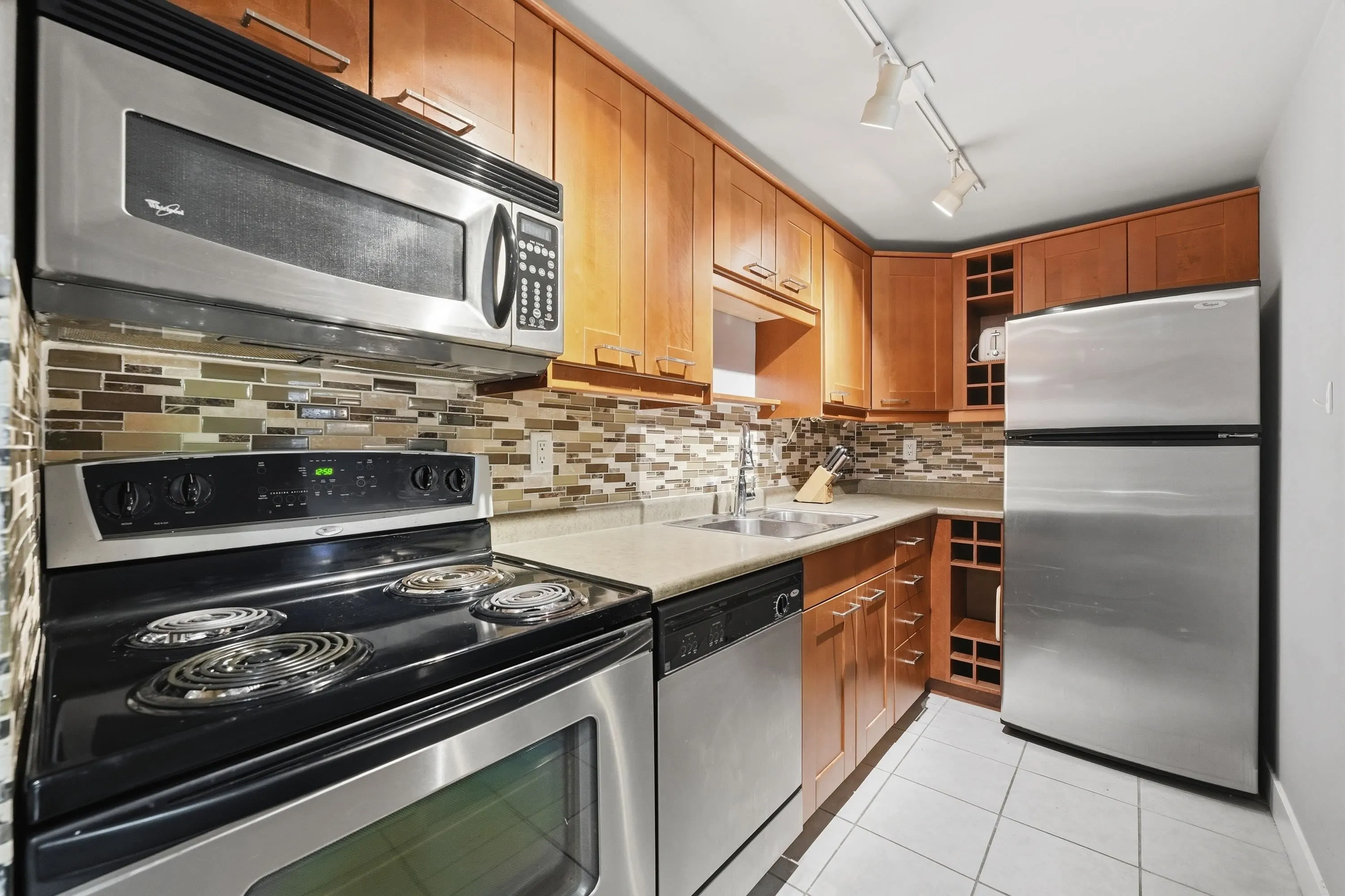 423 Agnes Street #106