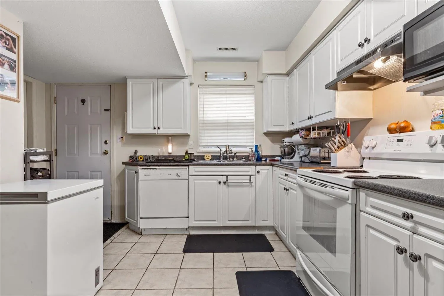 5635 Viewpoint Place