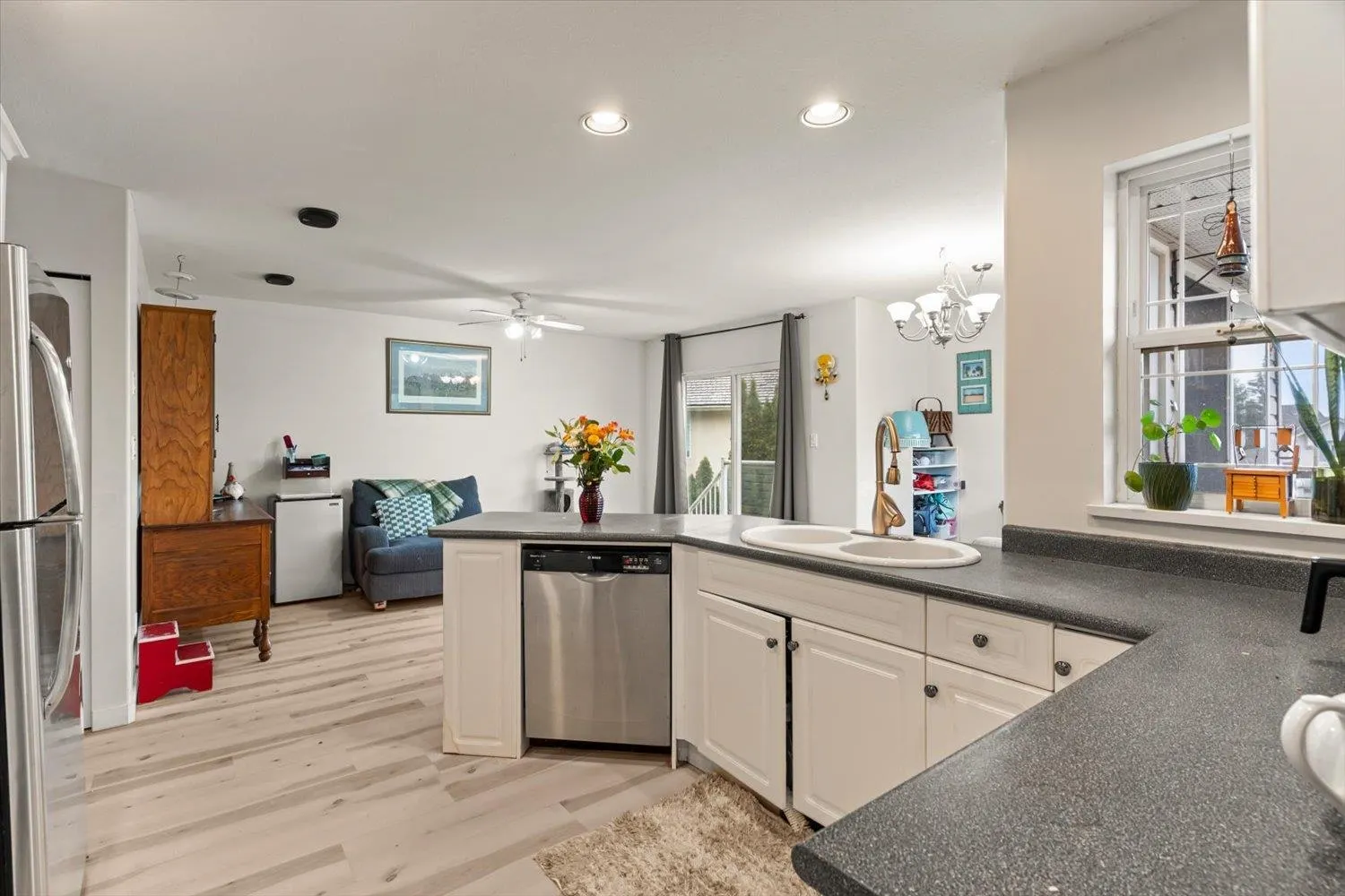 5635 Viewpoint Place