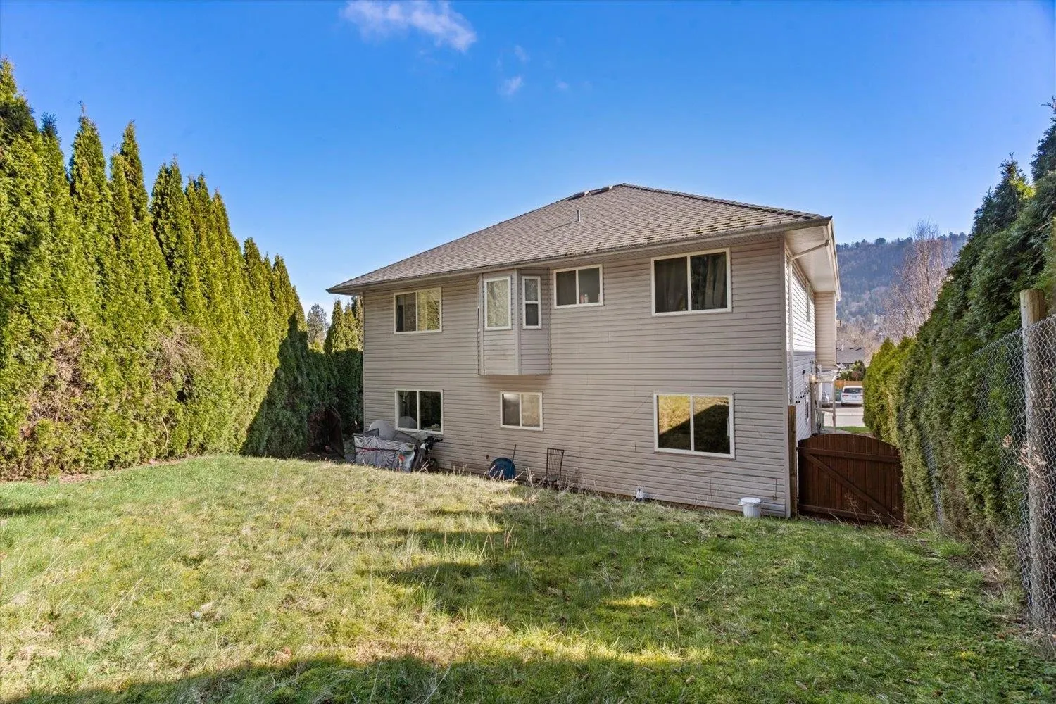 5635 Viewpoint Place