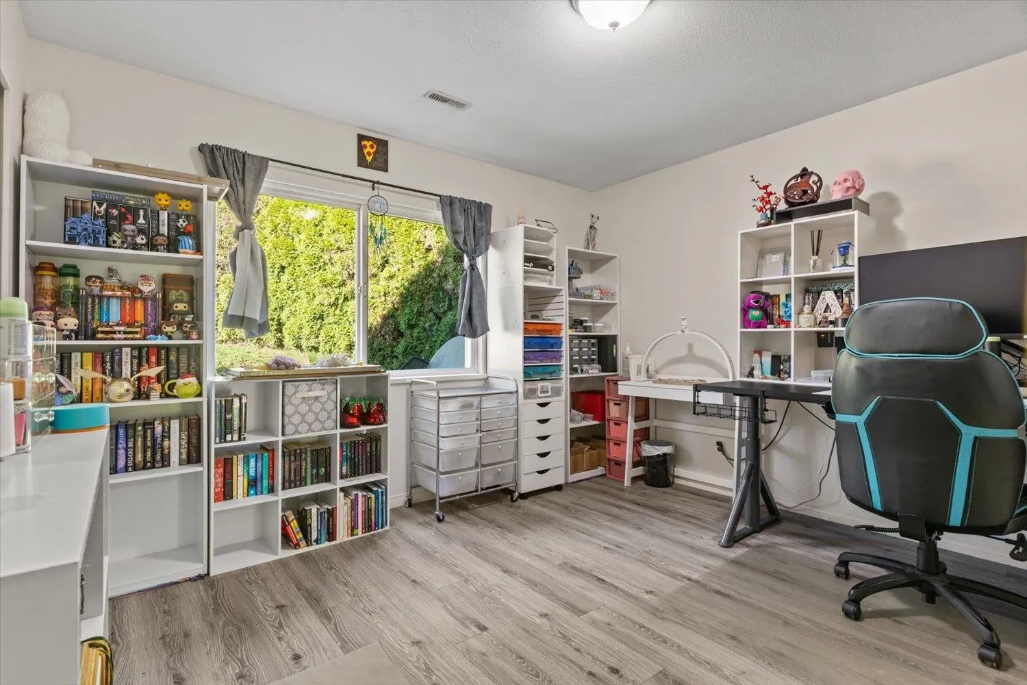 5635 Viewpoint Place