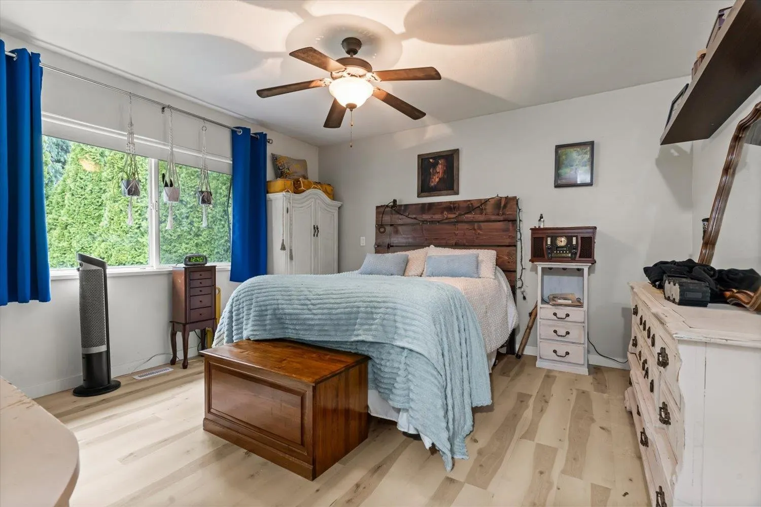5635 Viewpoint Place