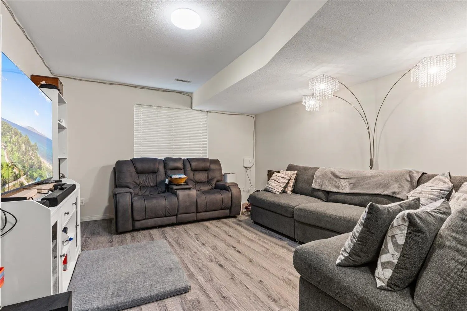 5635 Viewpoint Place