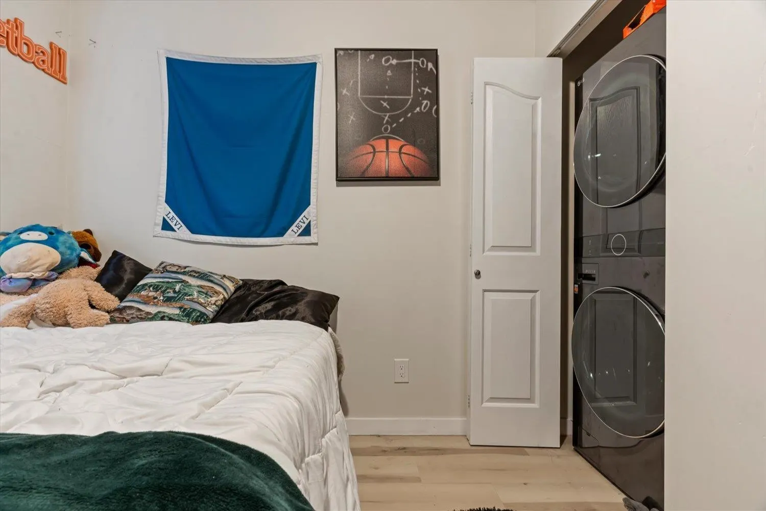 5635 Viewpoint Place