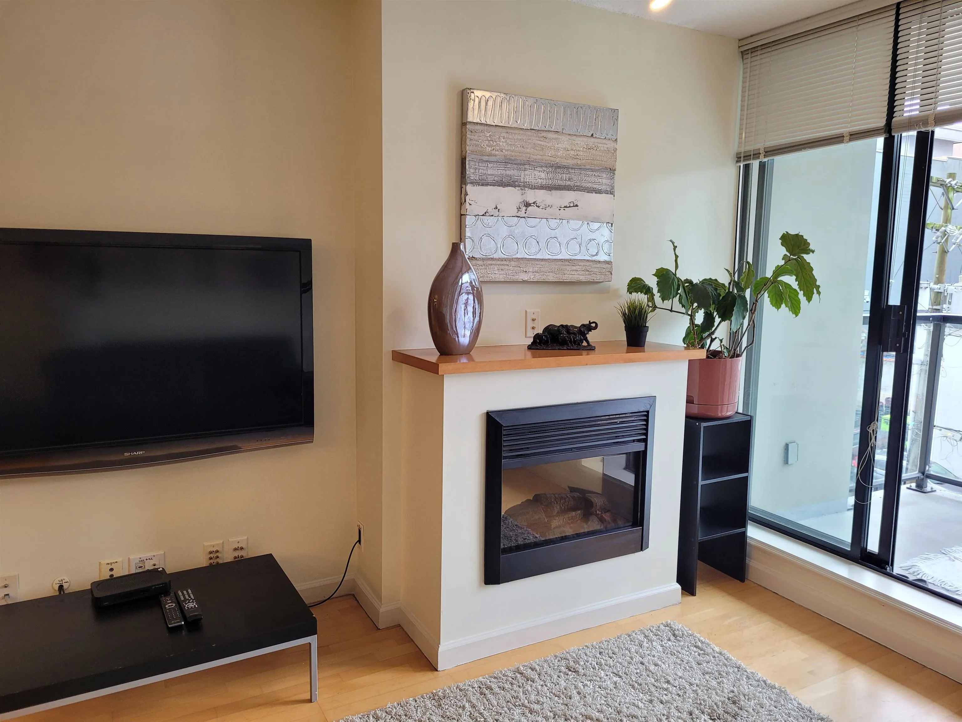 610 Victoria Street #408