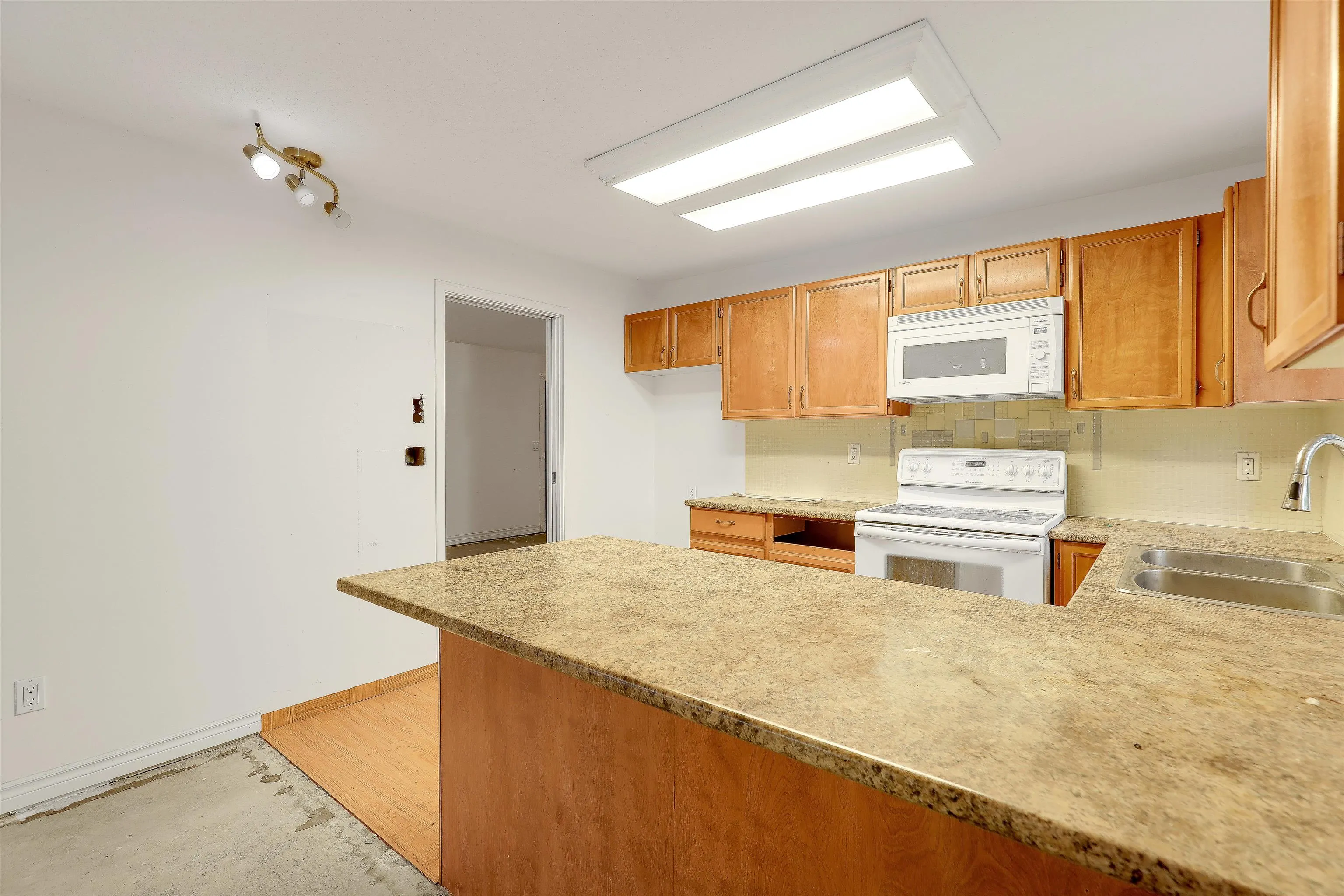 13858 102 Avenue #101
