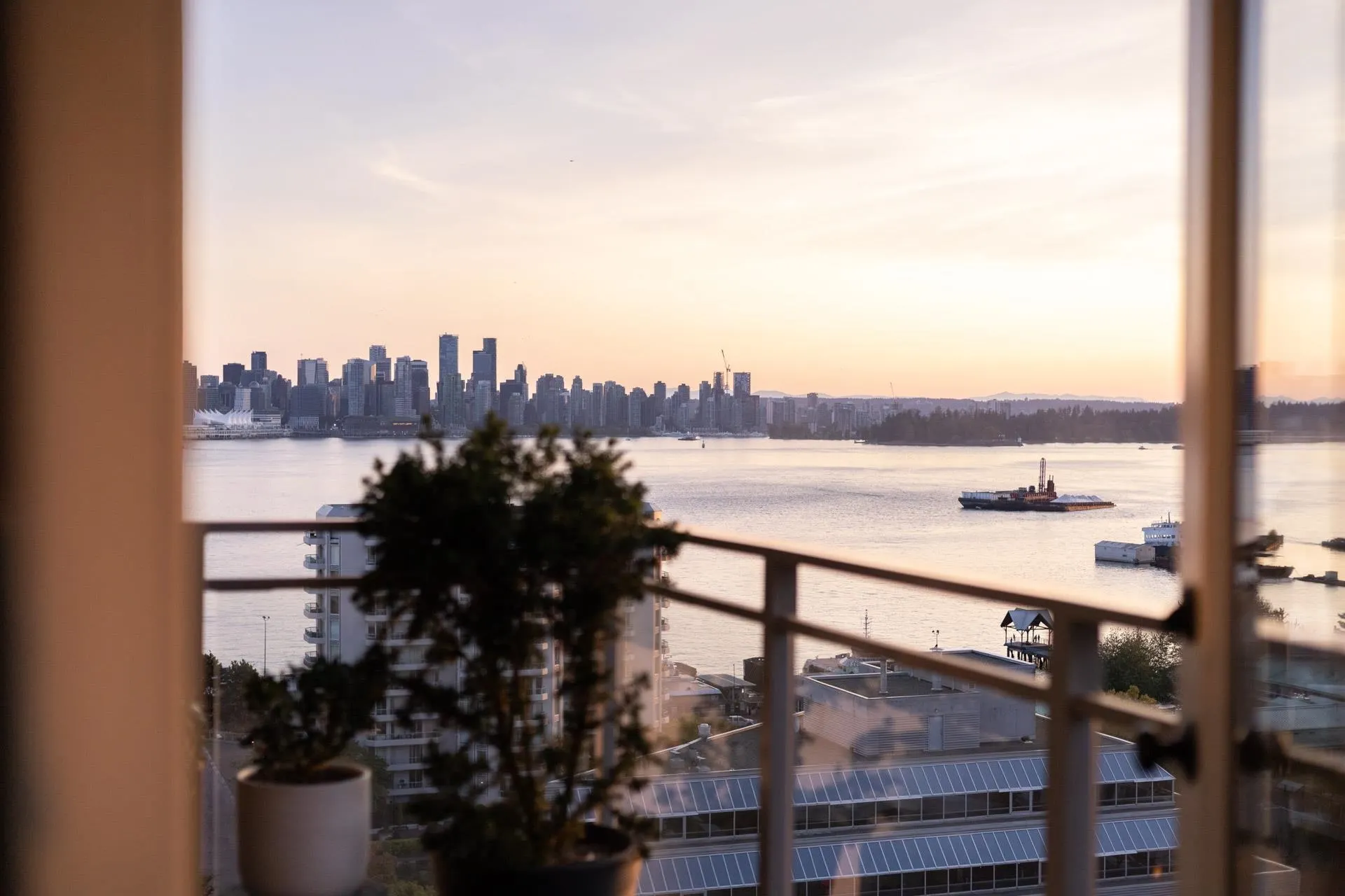 155 W 1st Street #1505