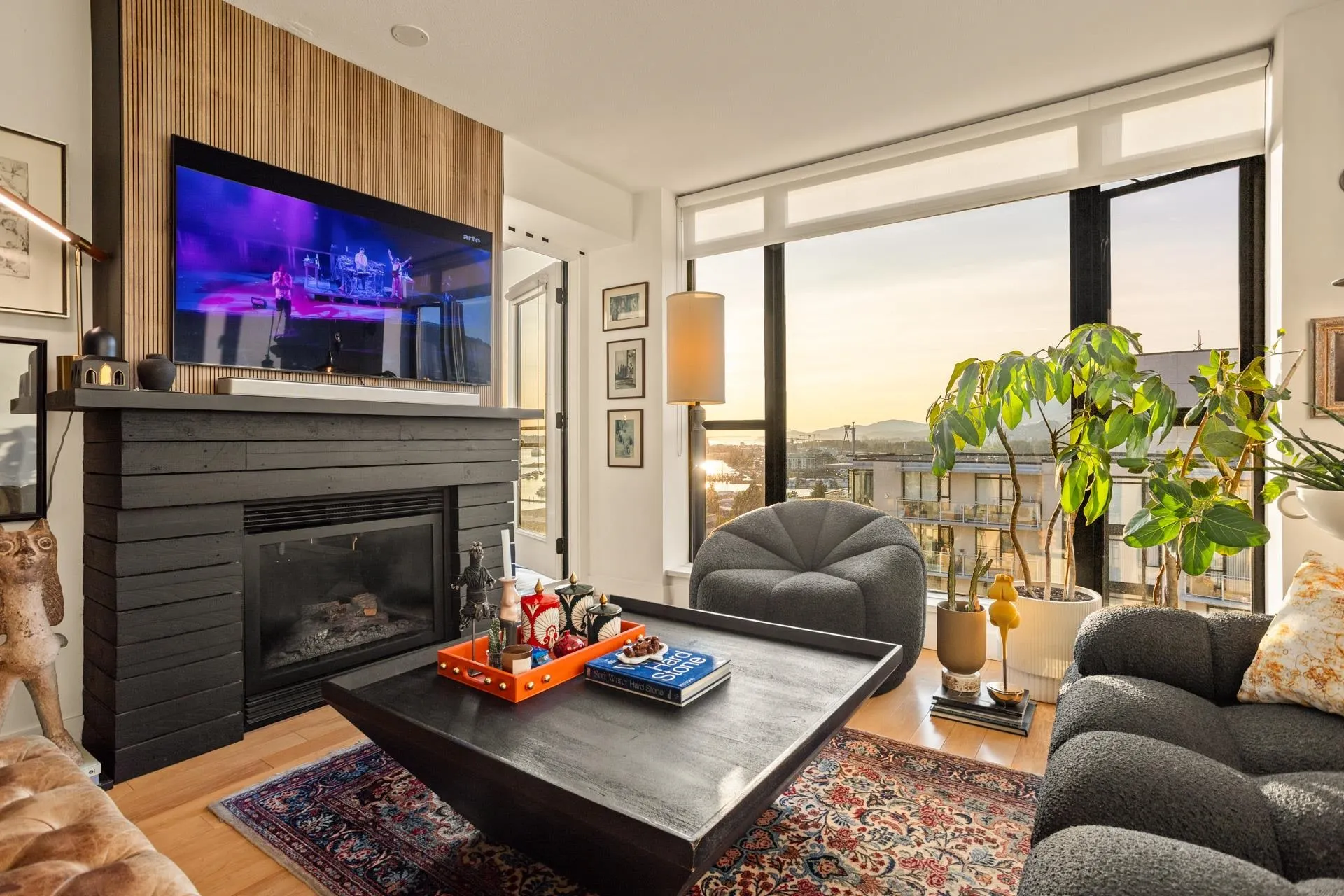 155 W 1st Street #1505