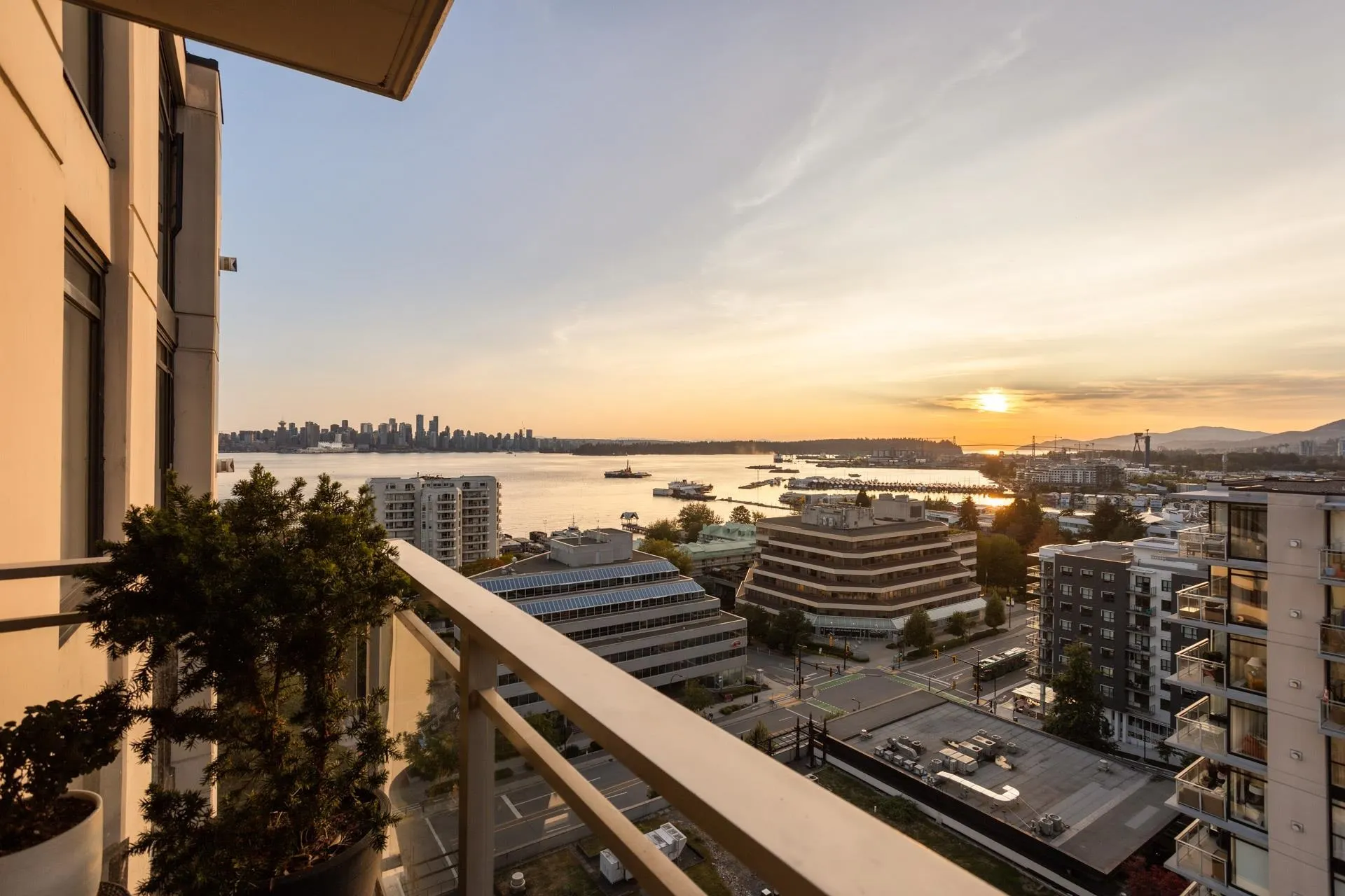 155 W 1st Street #1505