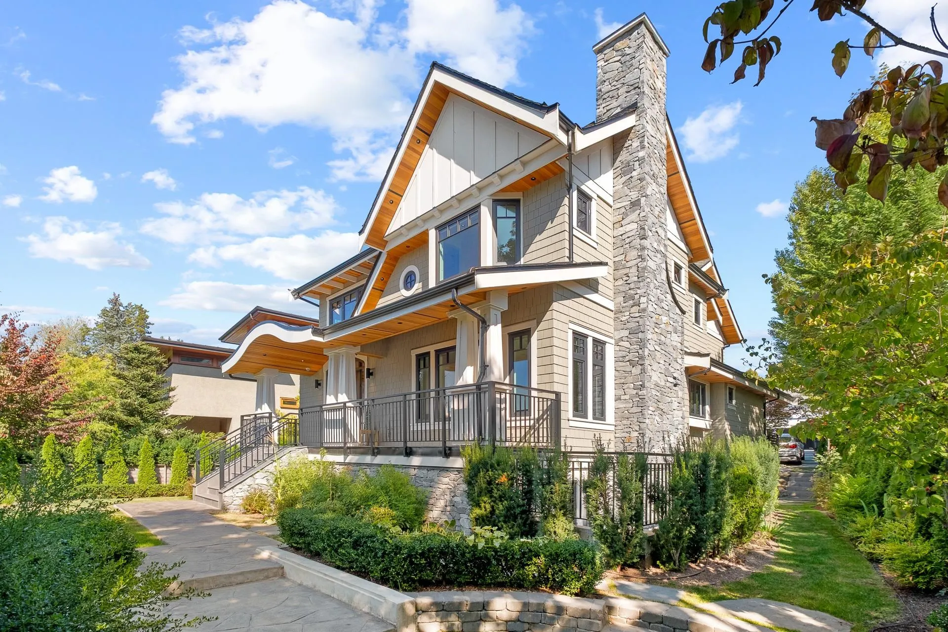 2051 W King Edward Avenue