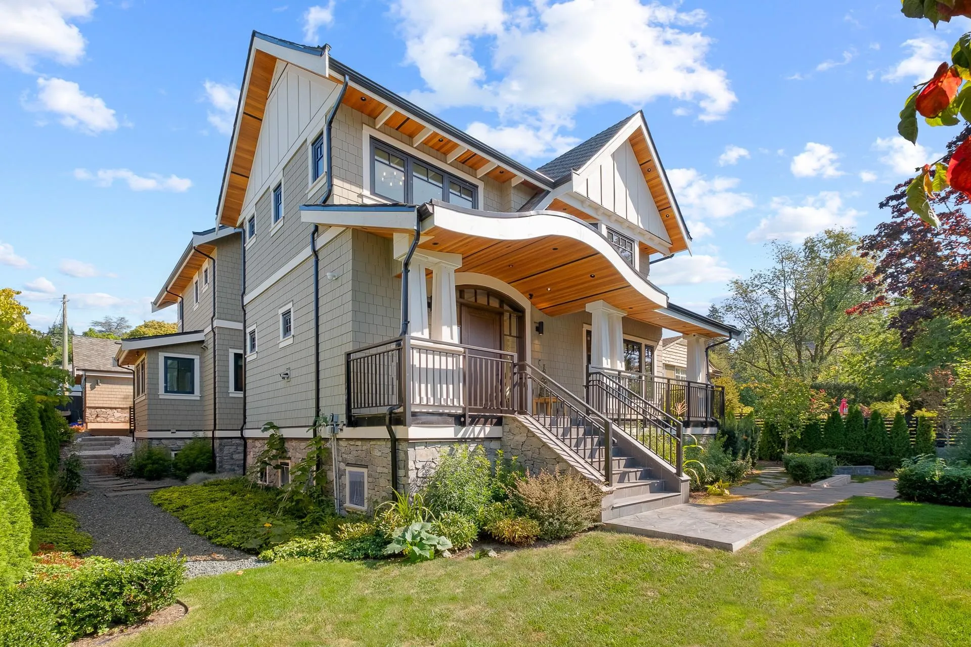 2051 W King Edward Avenue