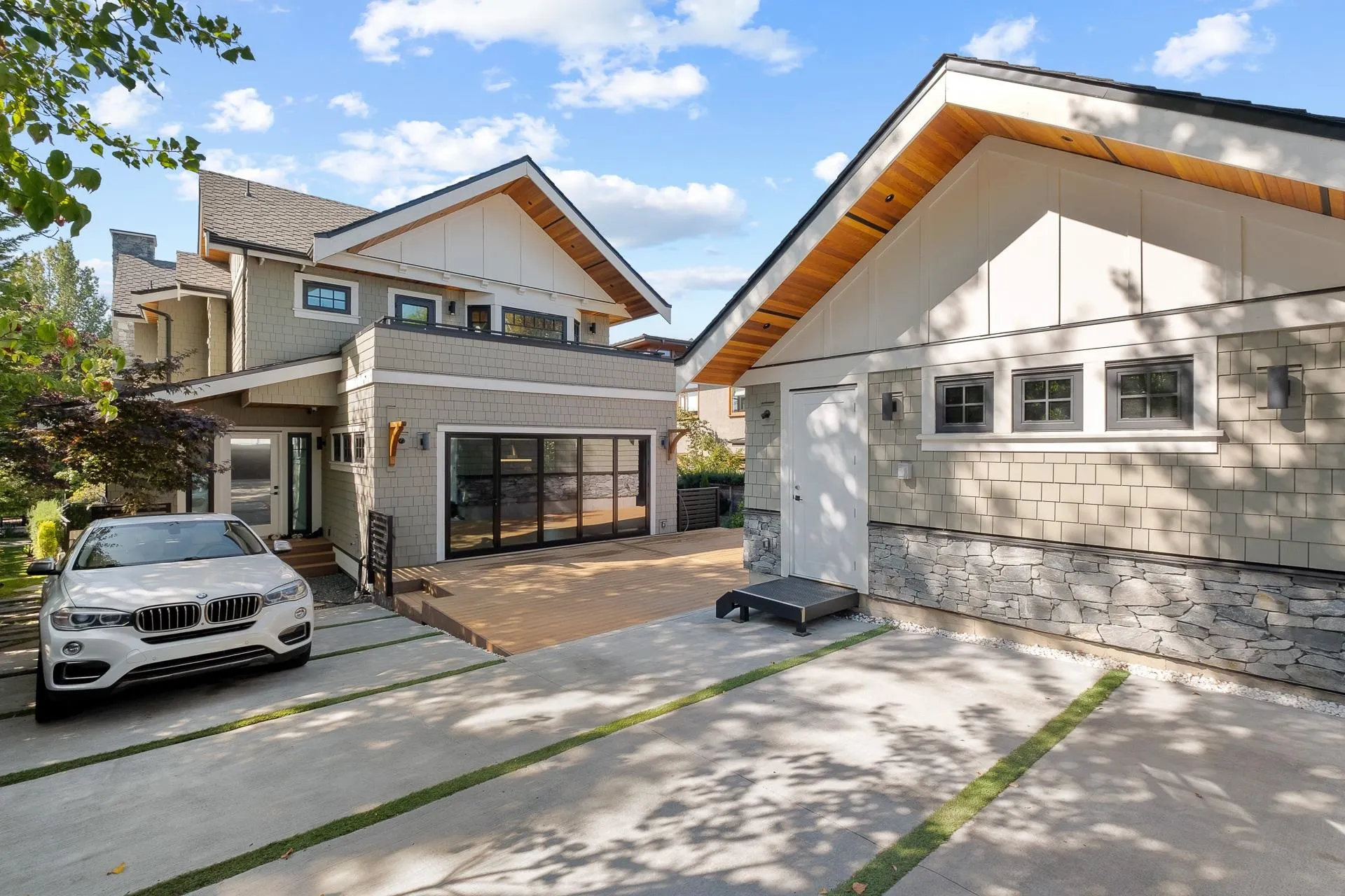 2051 W King Edward Avenue