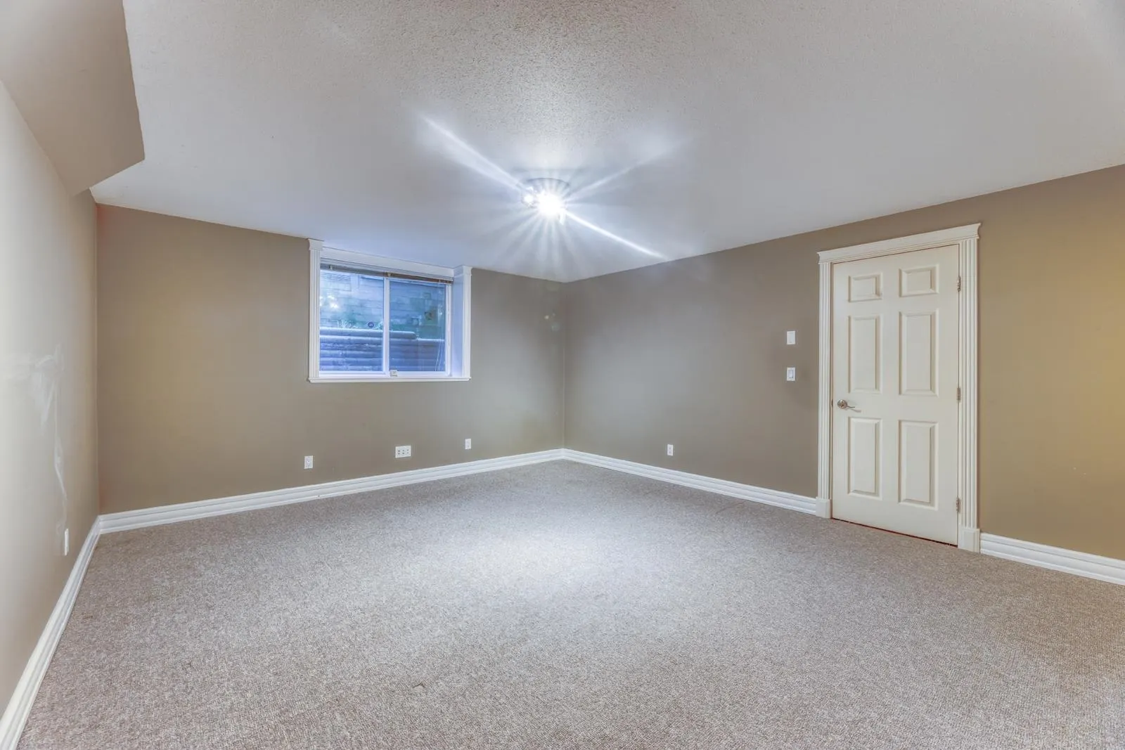 1820 Camelback Court
