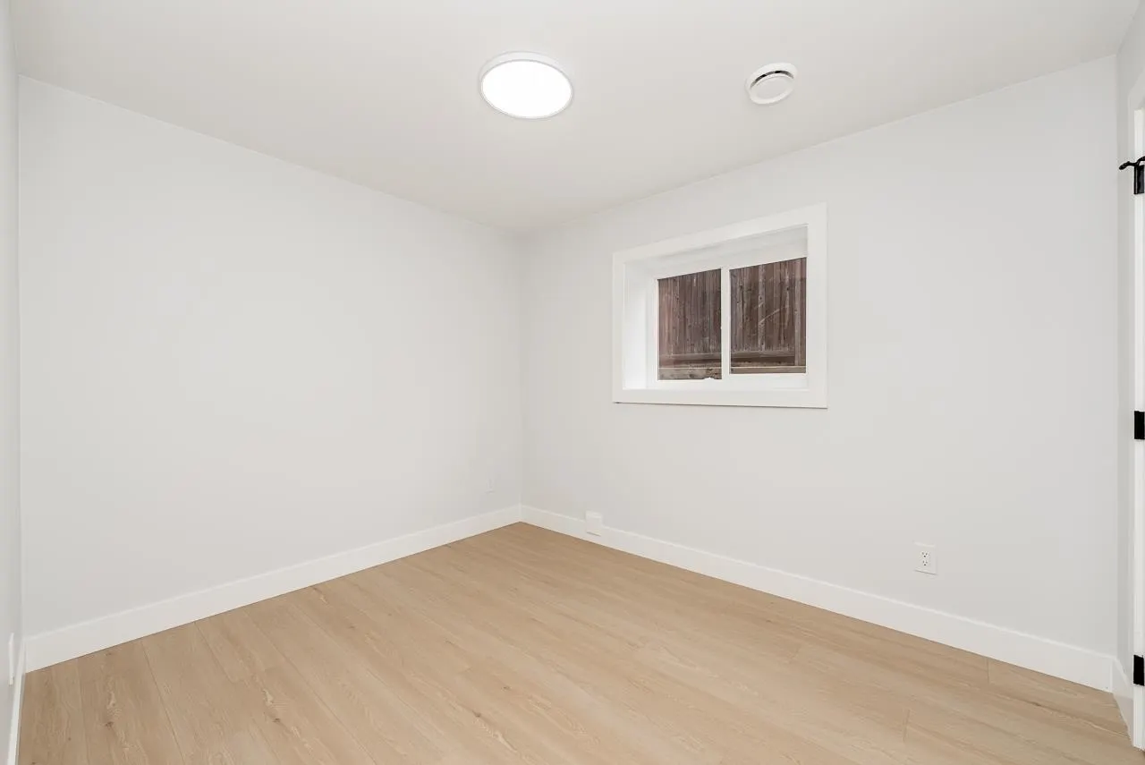 18573 56 Avenue #102