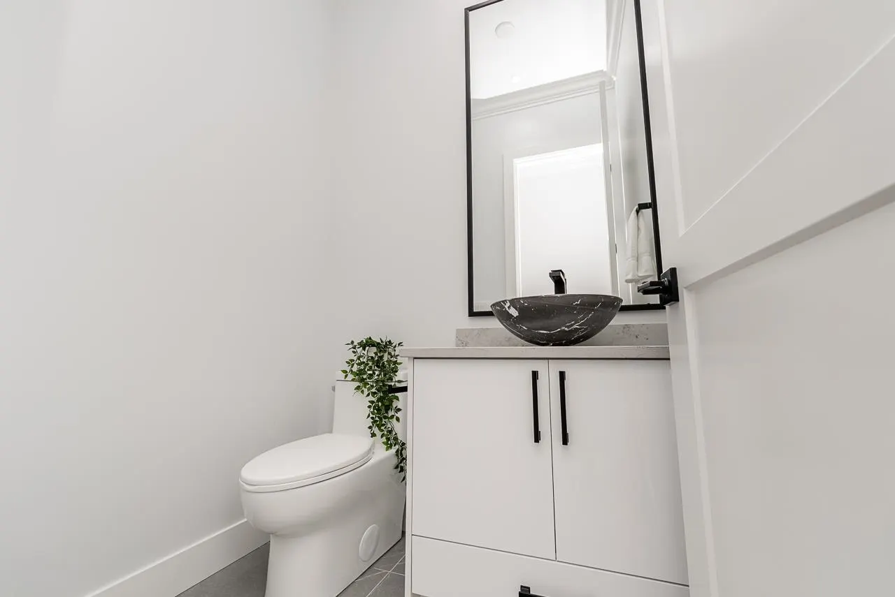 18573 56 Avenue #102
