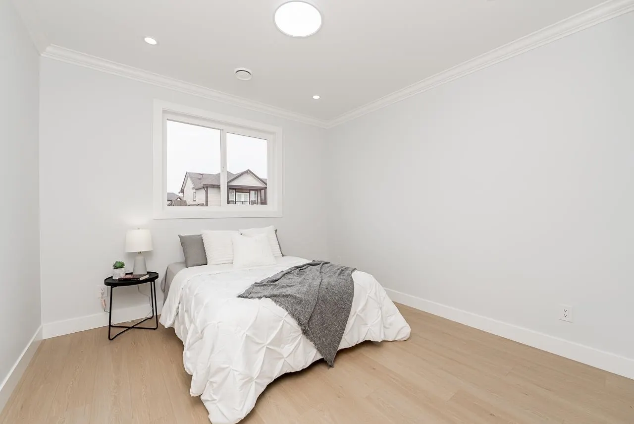 18573 56 Avenue #102