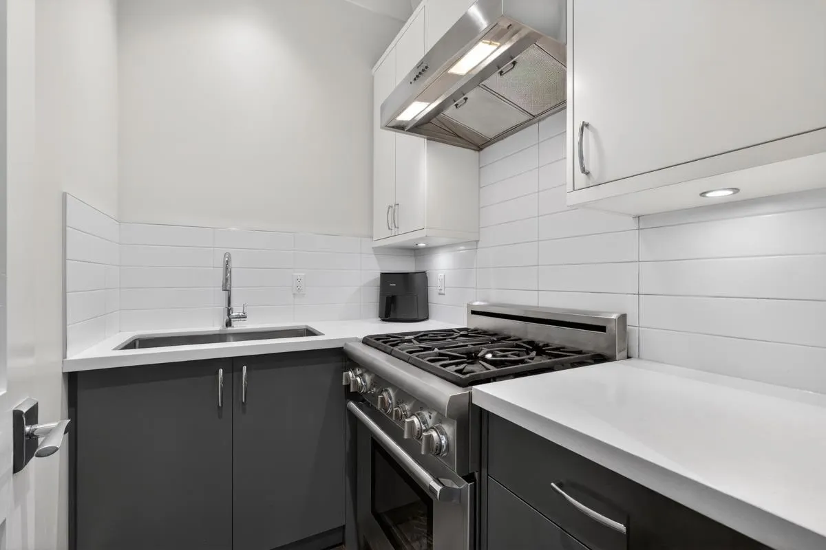 1850 W 36th Avenue
