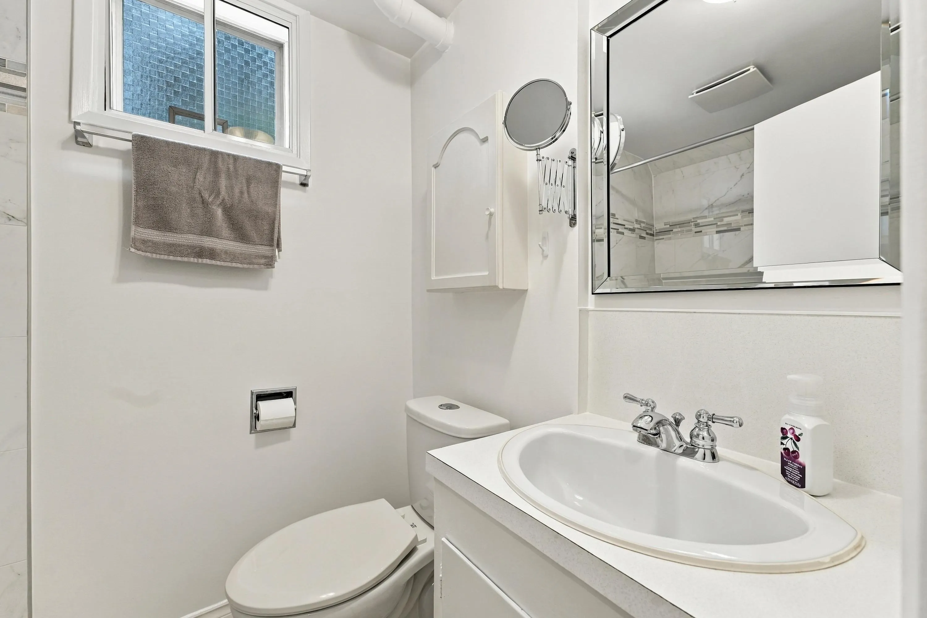 2136 Sherwood Crescent
