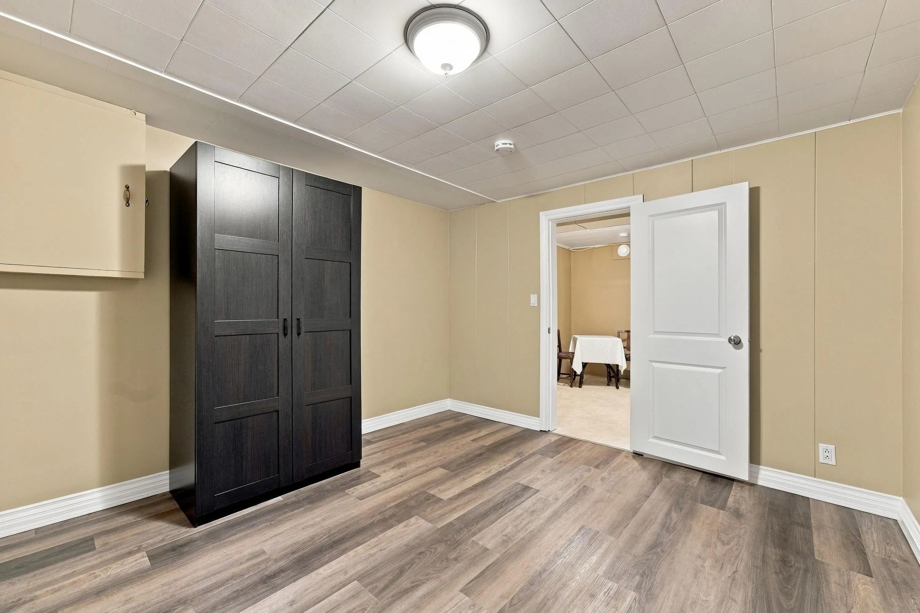2136 Sherwood Crescent