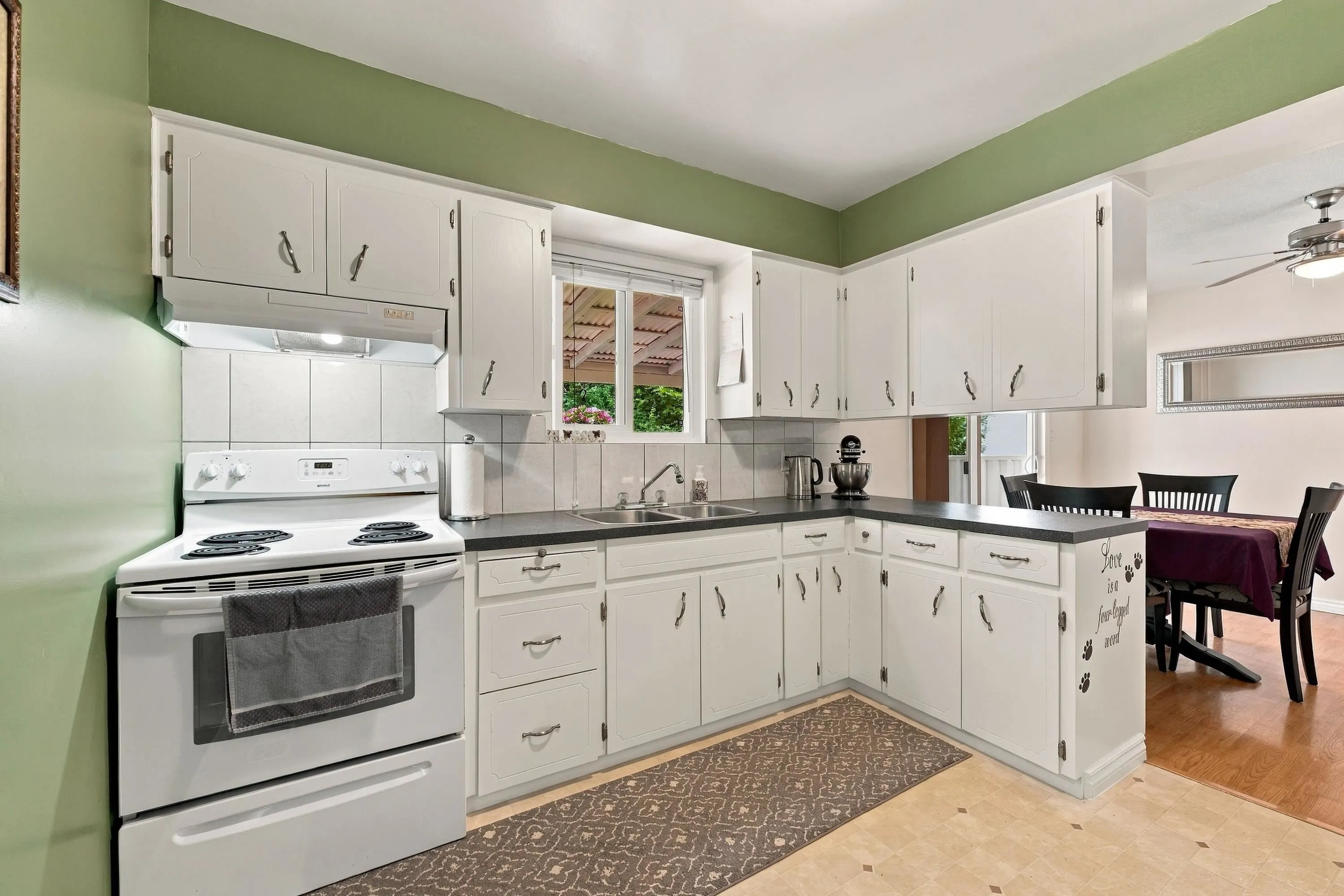 2136 Sherwood Crescent