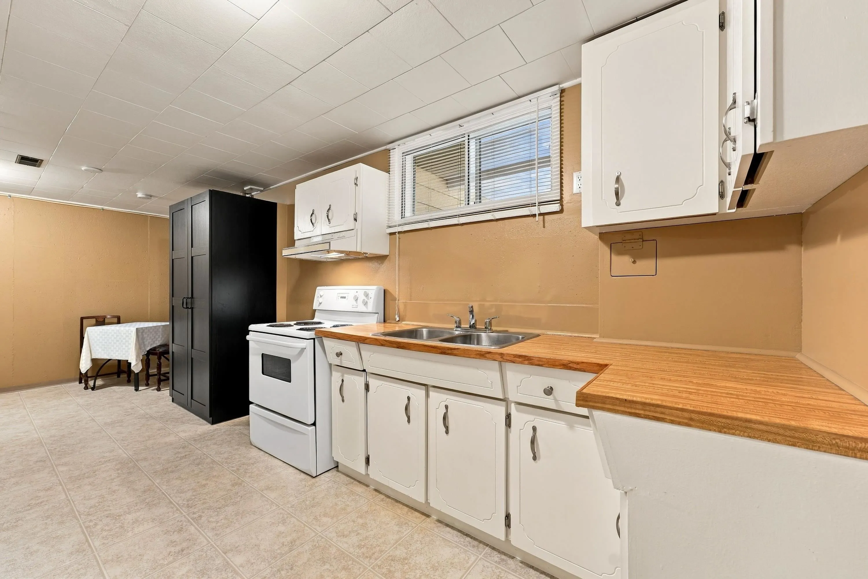 2136 Sherwood Crescent