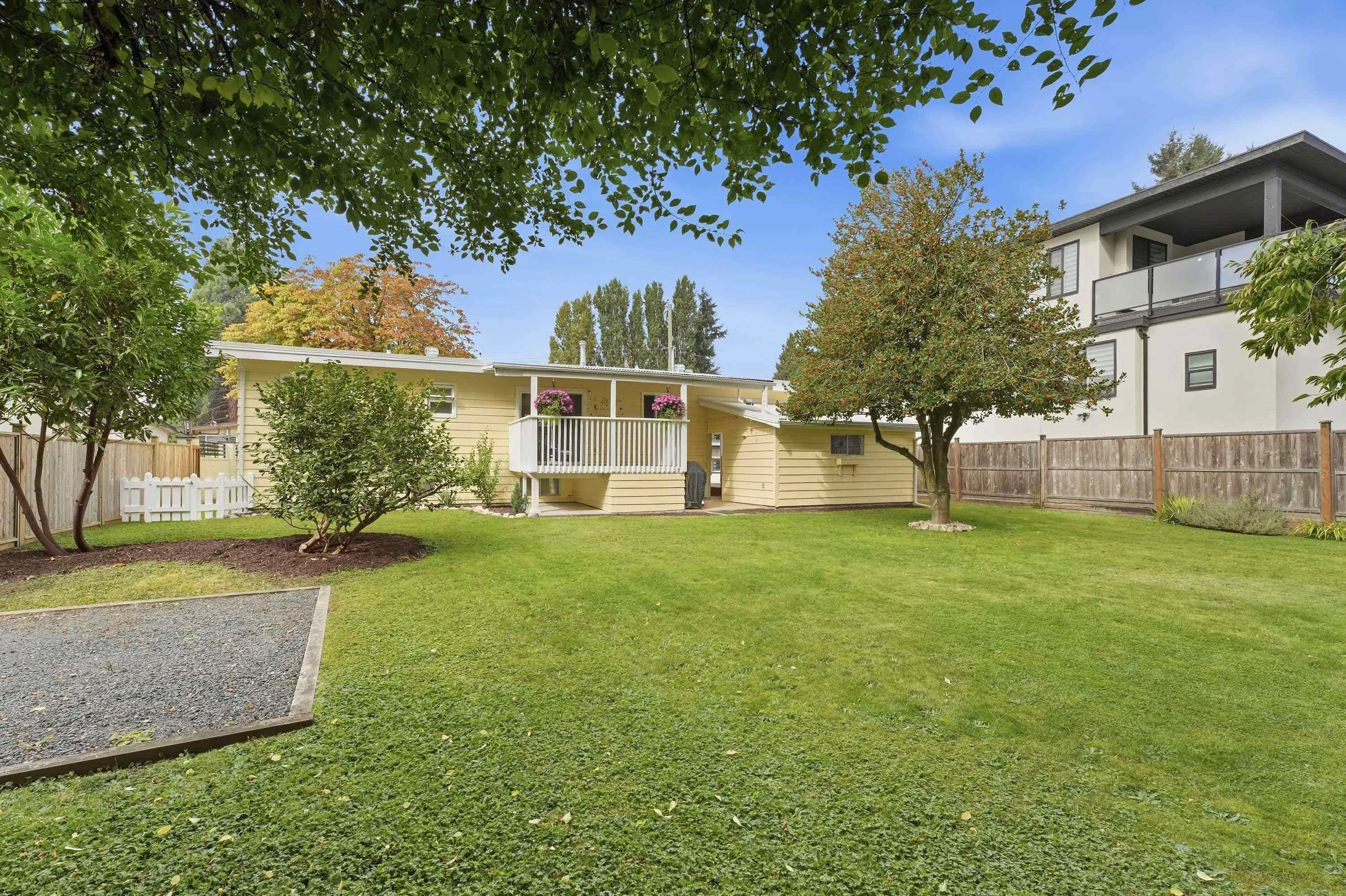2136 Sherwood Crescent