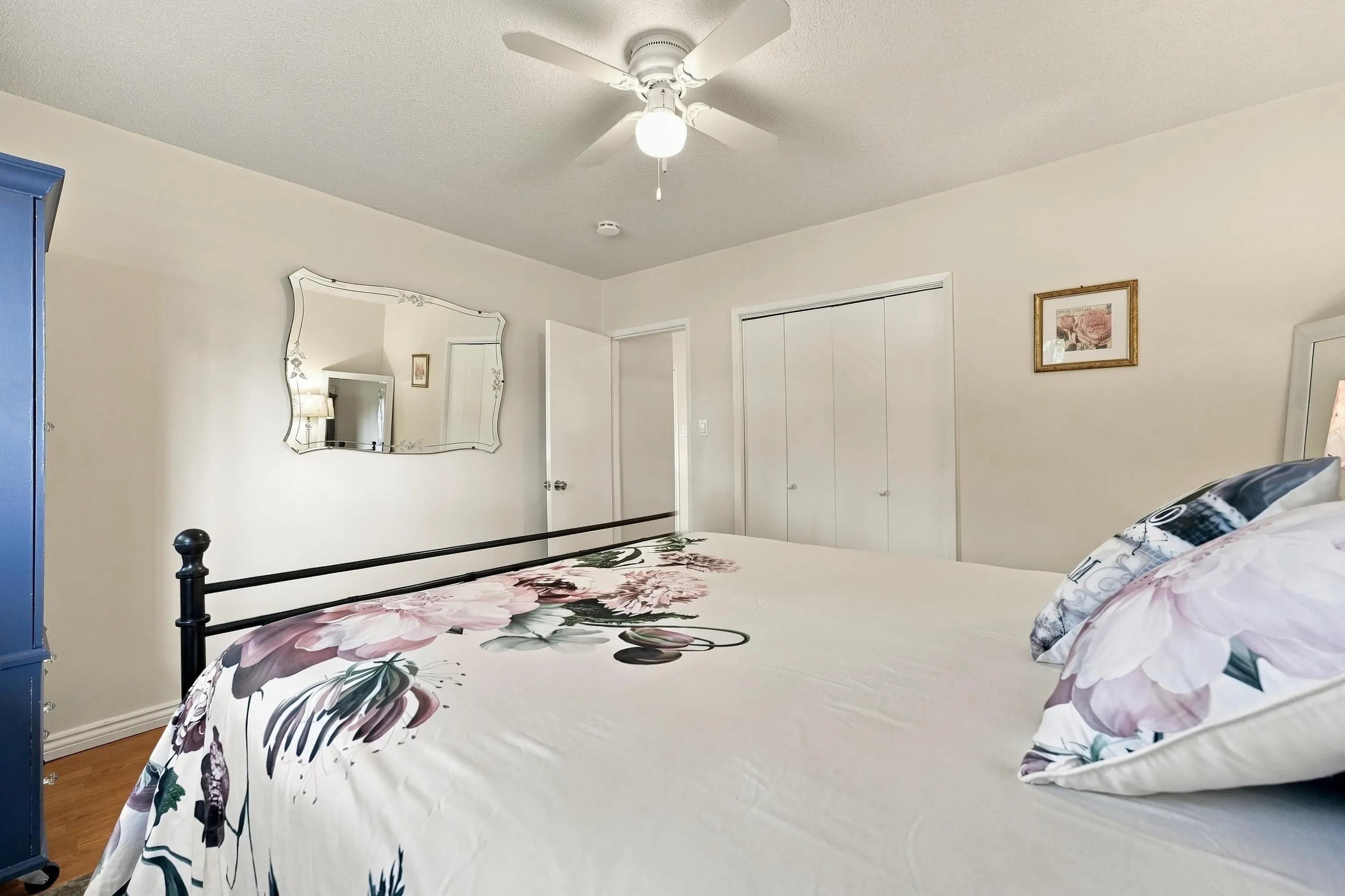 2136 Sherwood Crescent