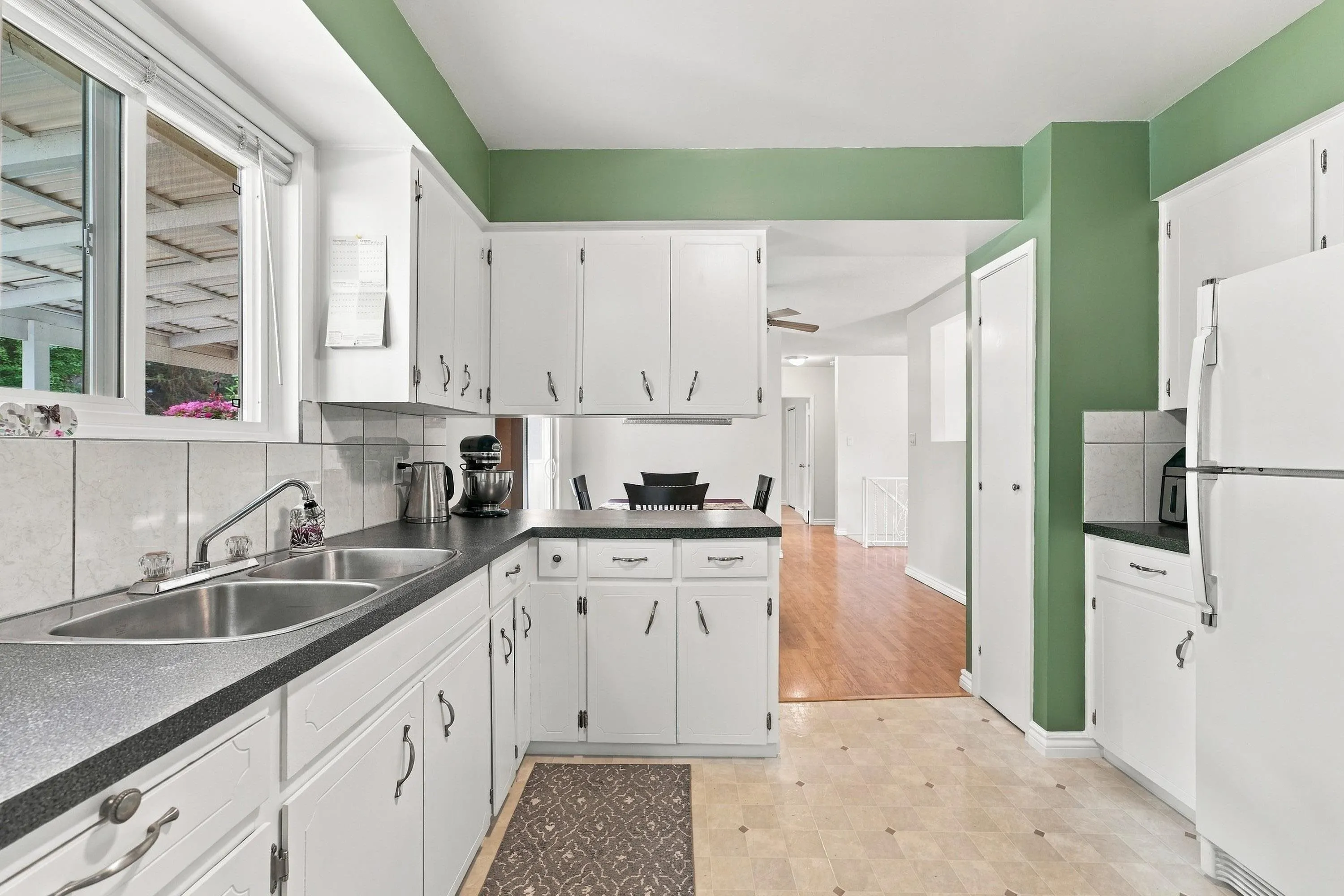 2136 Sherwood Crescent