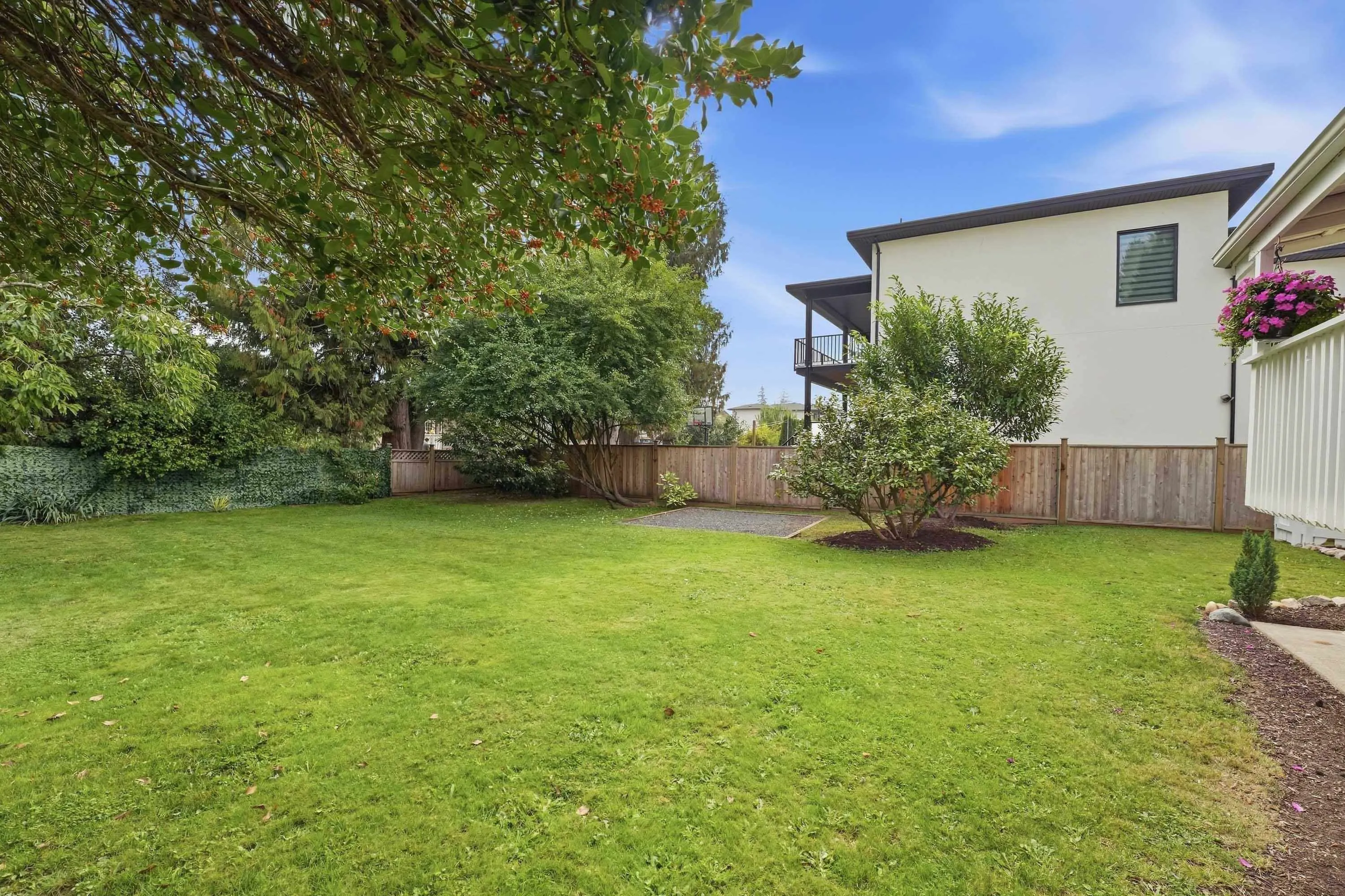2136 Sherwood Crescent