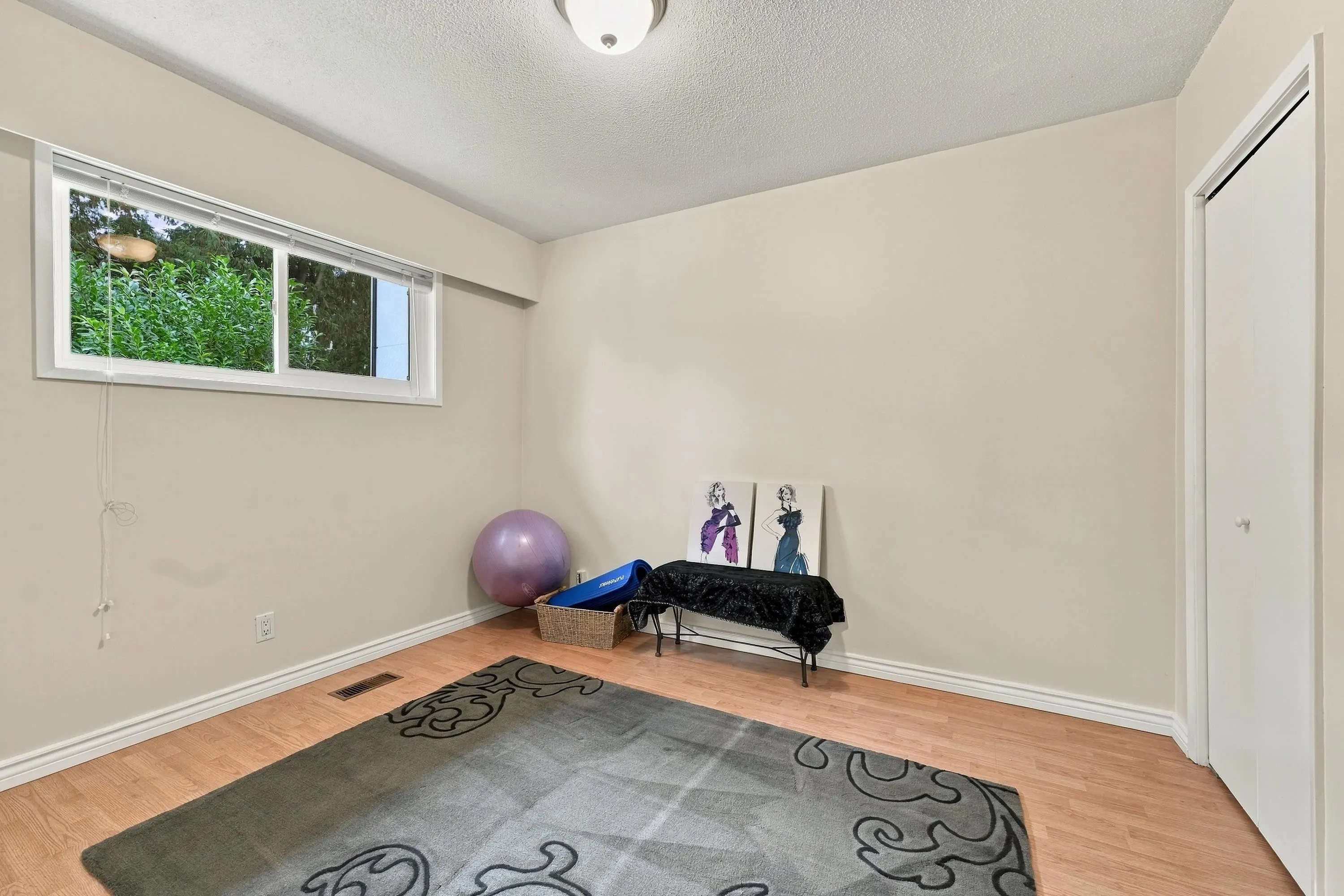 2136 Sherwood Crescent