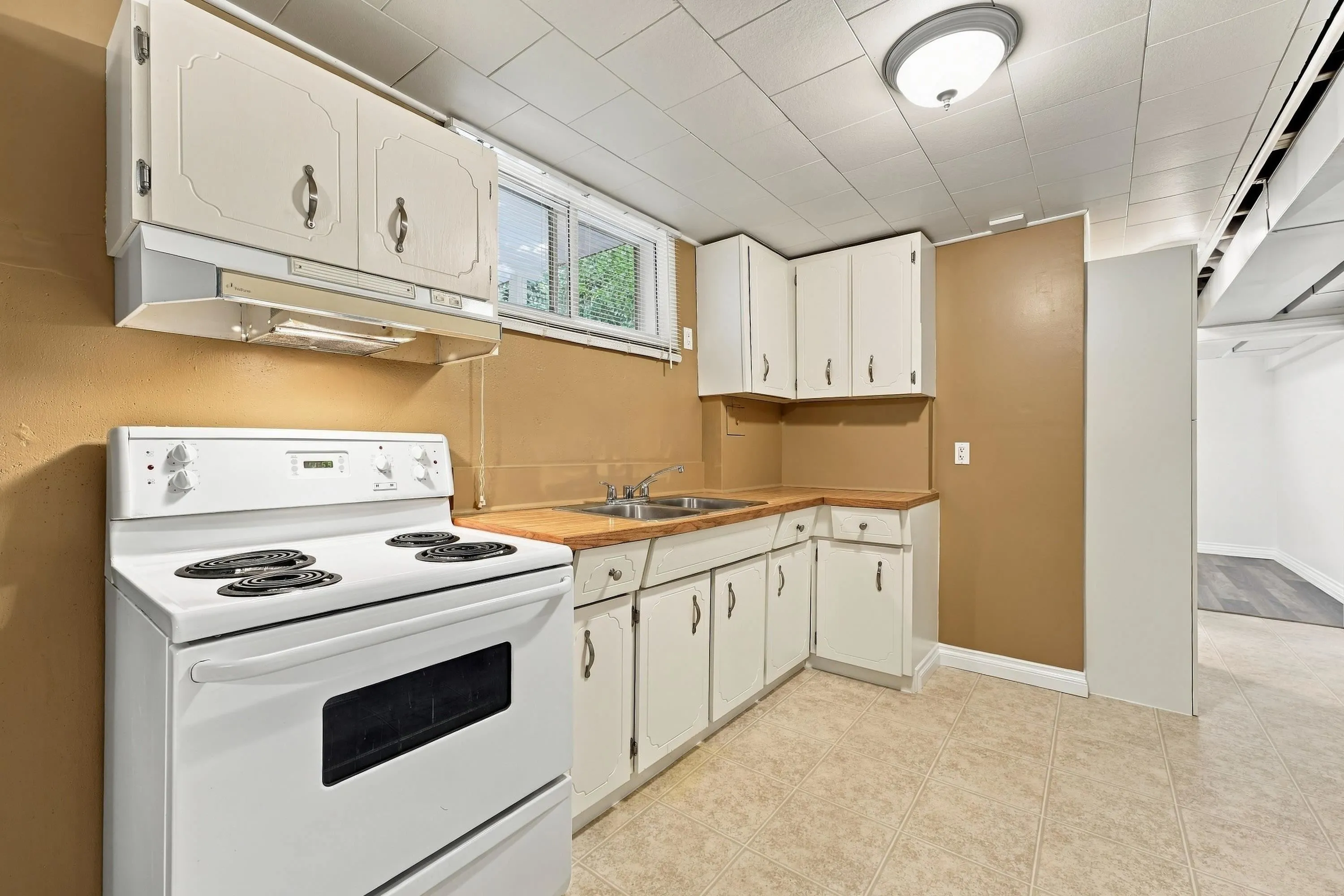 2136 Sherwood Crescent