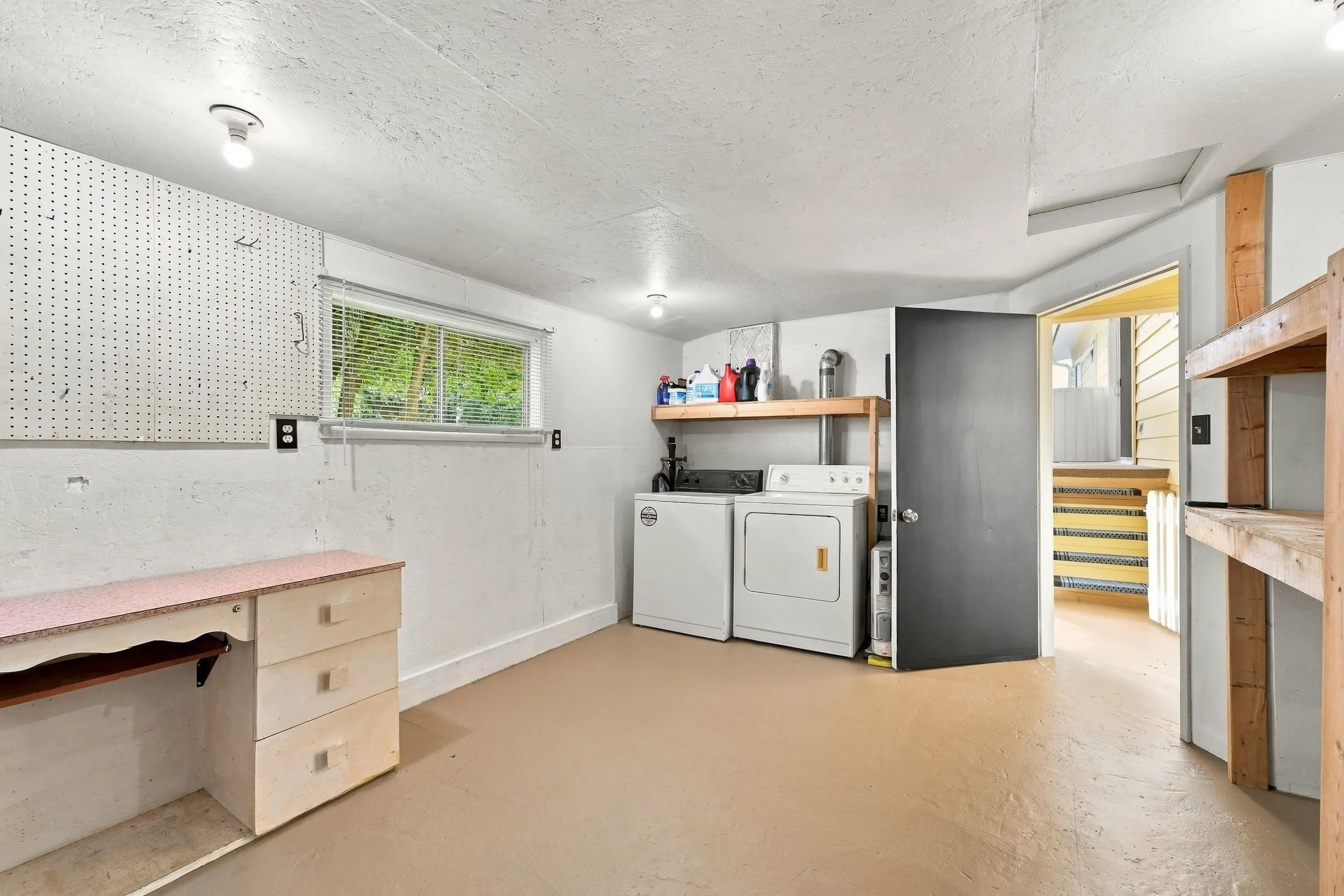 2136 Sherwood Crescent