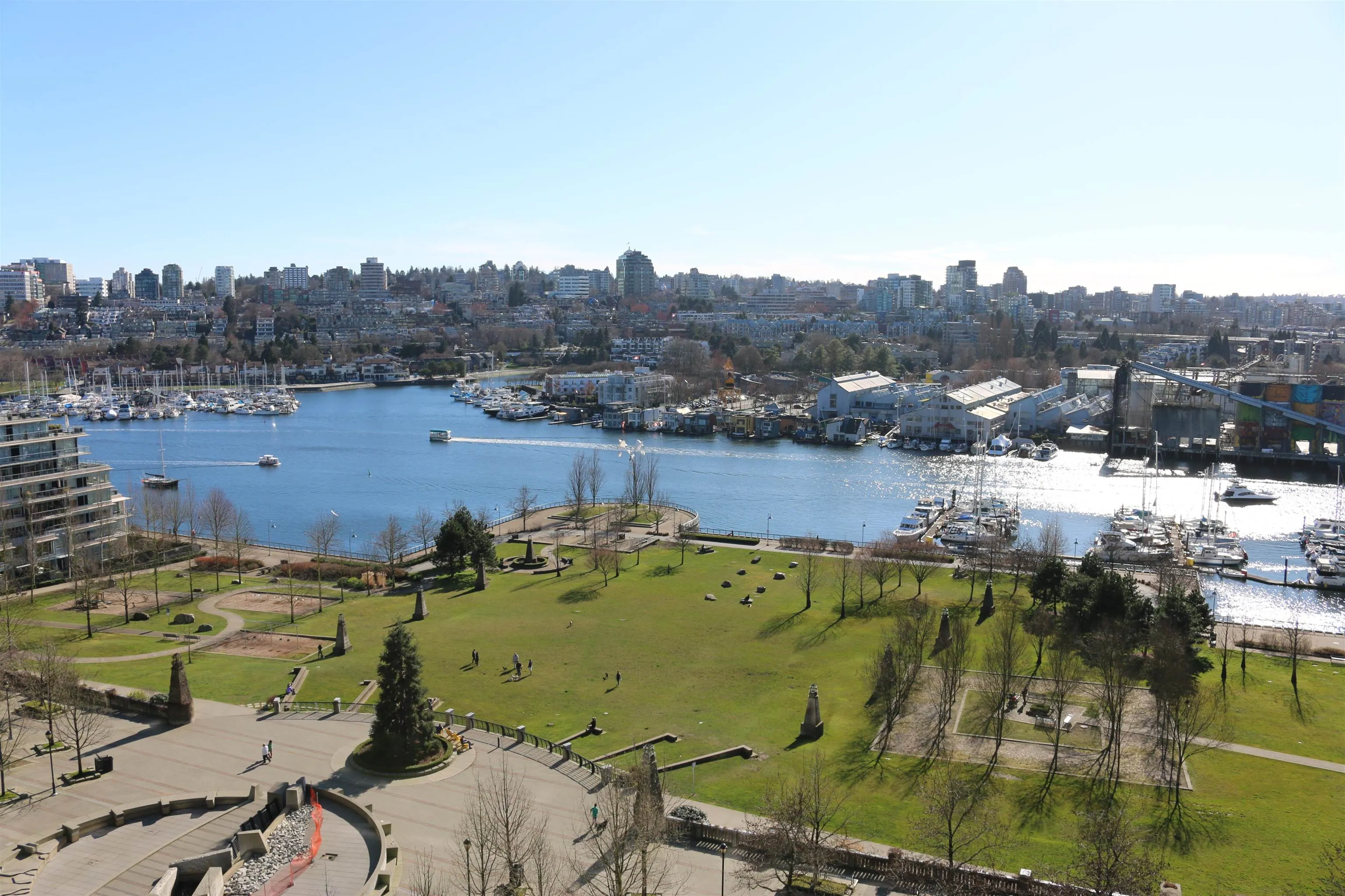 583 Beach Crescent #1606