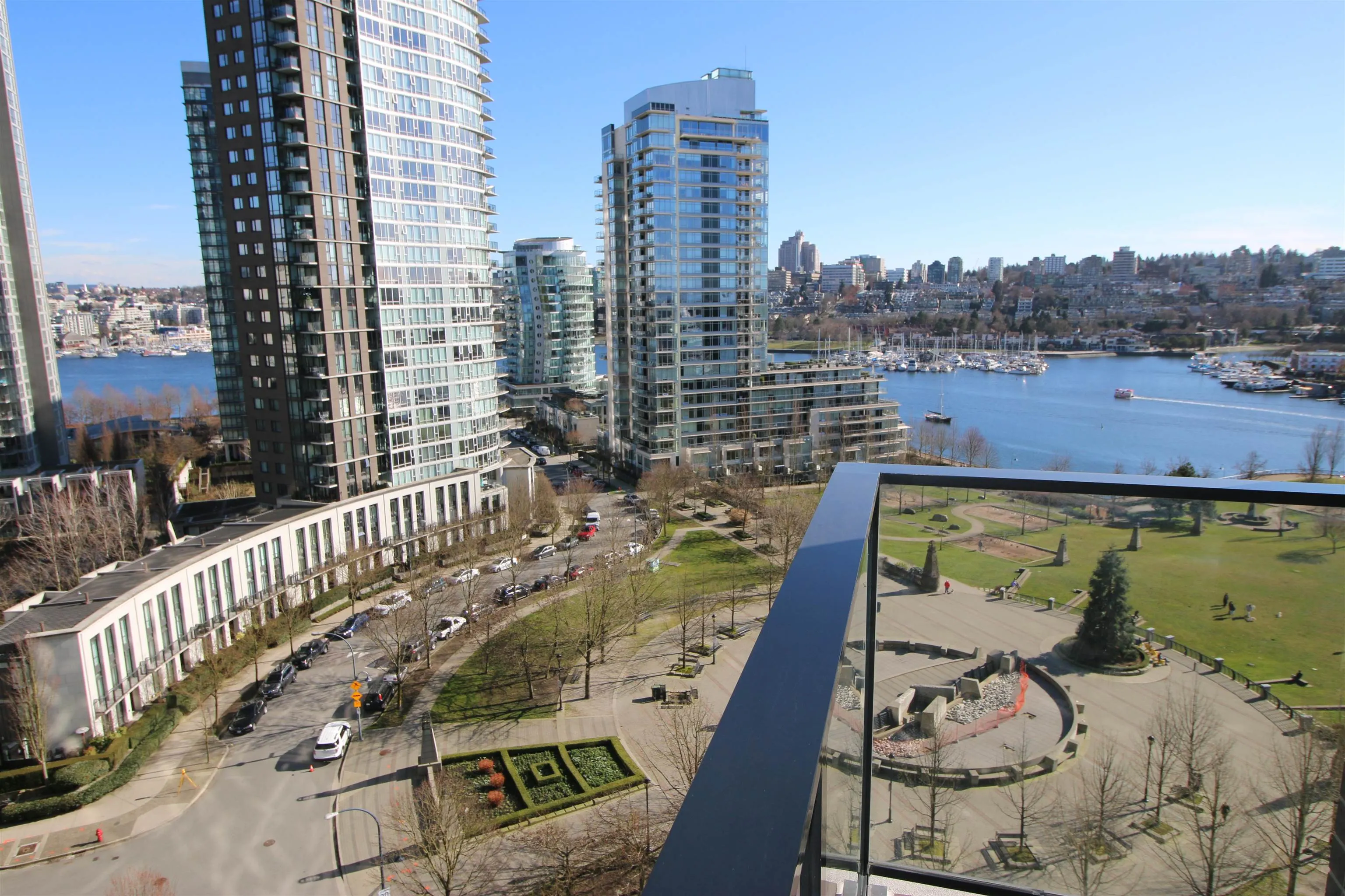 583 Beach Crescent #1606