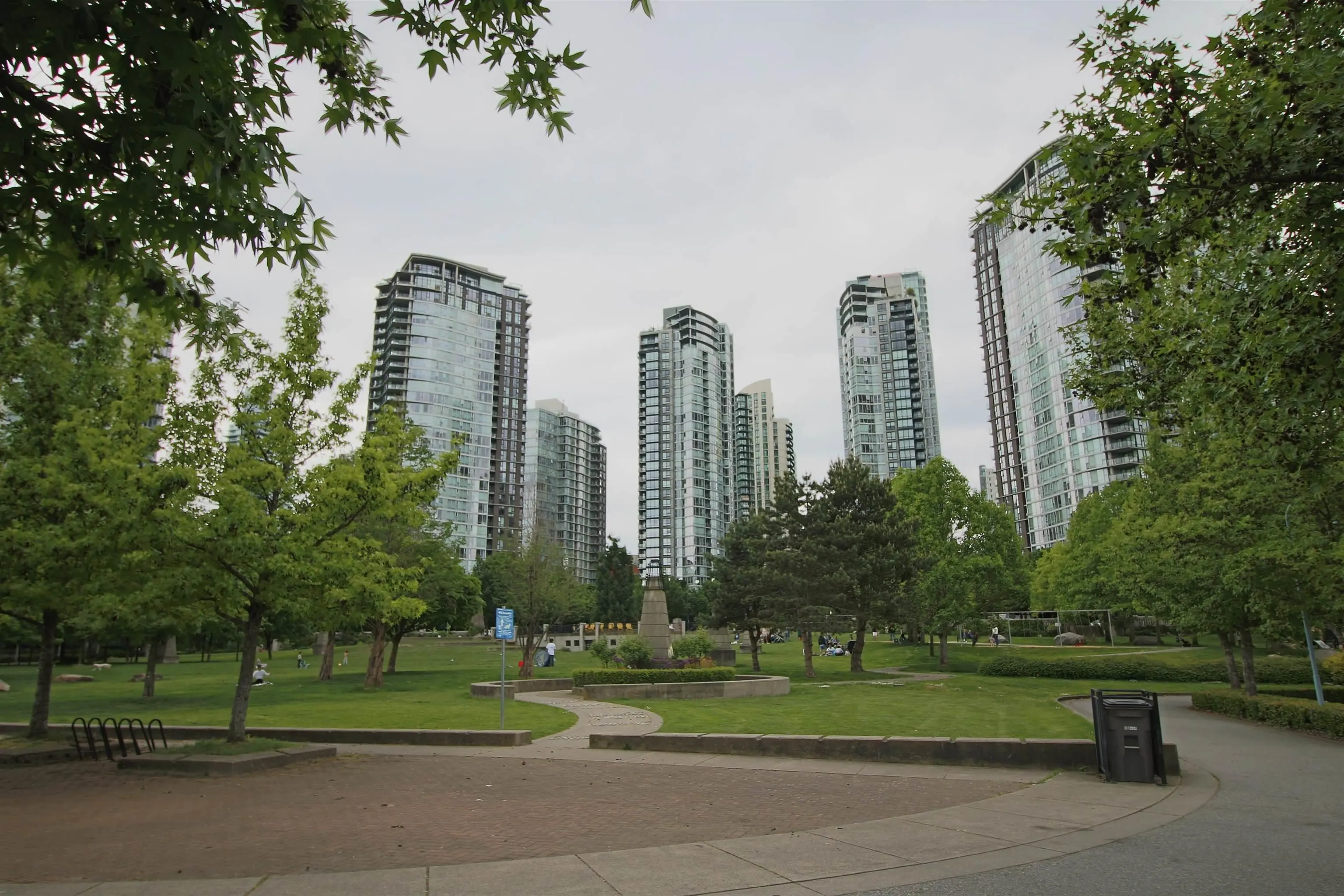 583 Beach Crescent #1606