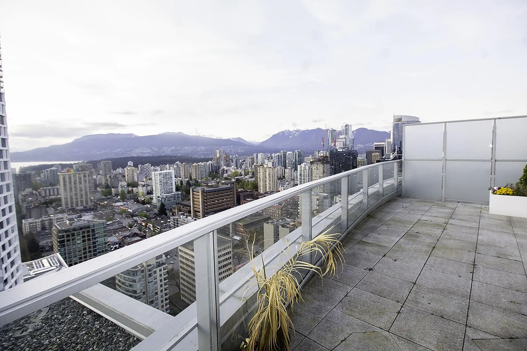 1283 Howe Street #4104
